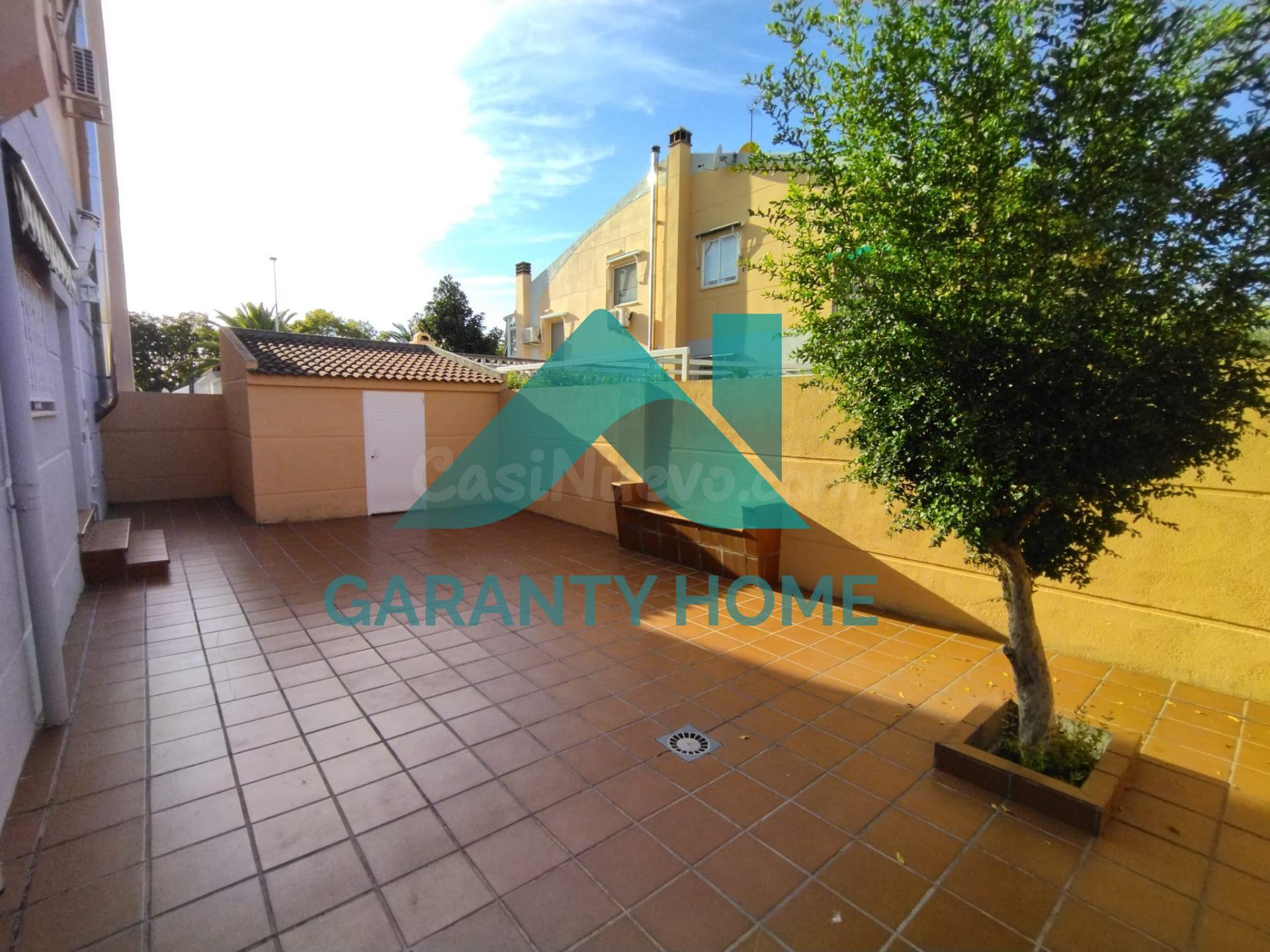 Se VENDE Chalet en zona R-66 - foto 2
