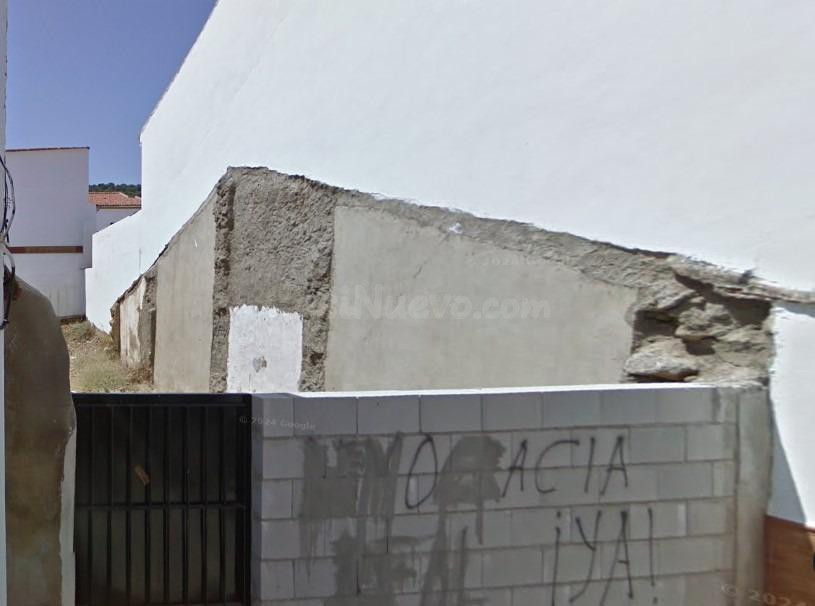 ¡Oportunidad única en el centro de Almadén de la Plata! 🏡✨ - foto 5