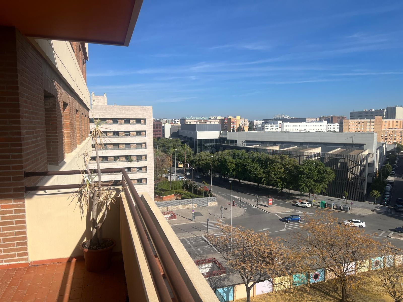 ¿Tu vida en Huerta de la Salud? Vistas, Garaje y 4 habitaciones en la zona más deseada de Sevilla.