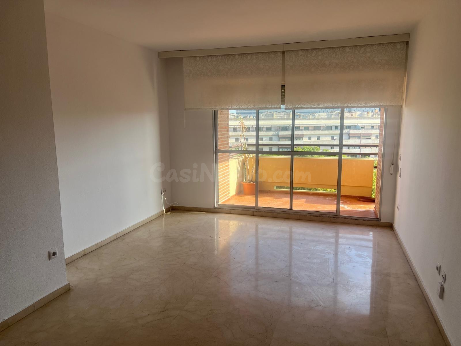 ¿Tu vida en Huerta de la Salud? Vistas, Garaje y 4 habitaciones en la zona más deseada de Sevilla. - foto 3