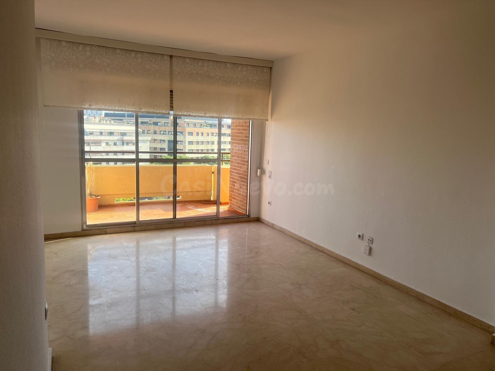 ¿Tu vida en Huerta de la Salud? Vistas, Garaje y 4 habitaciones en la zona más deseada de Sevilla. - foto 4