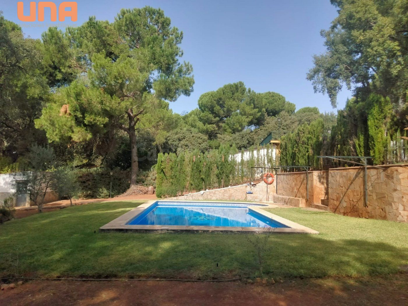 CHALET EN TRASIERRA CON PARCELA DE 1800 METROS (HIPOTECABLE)