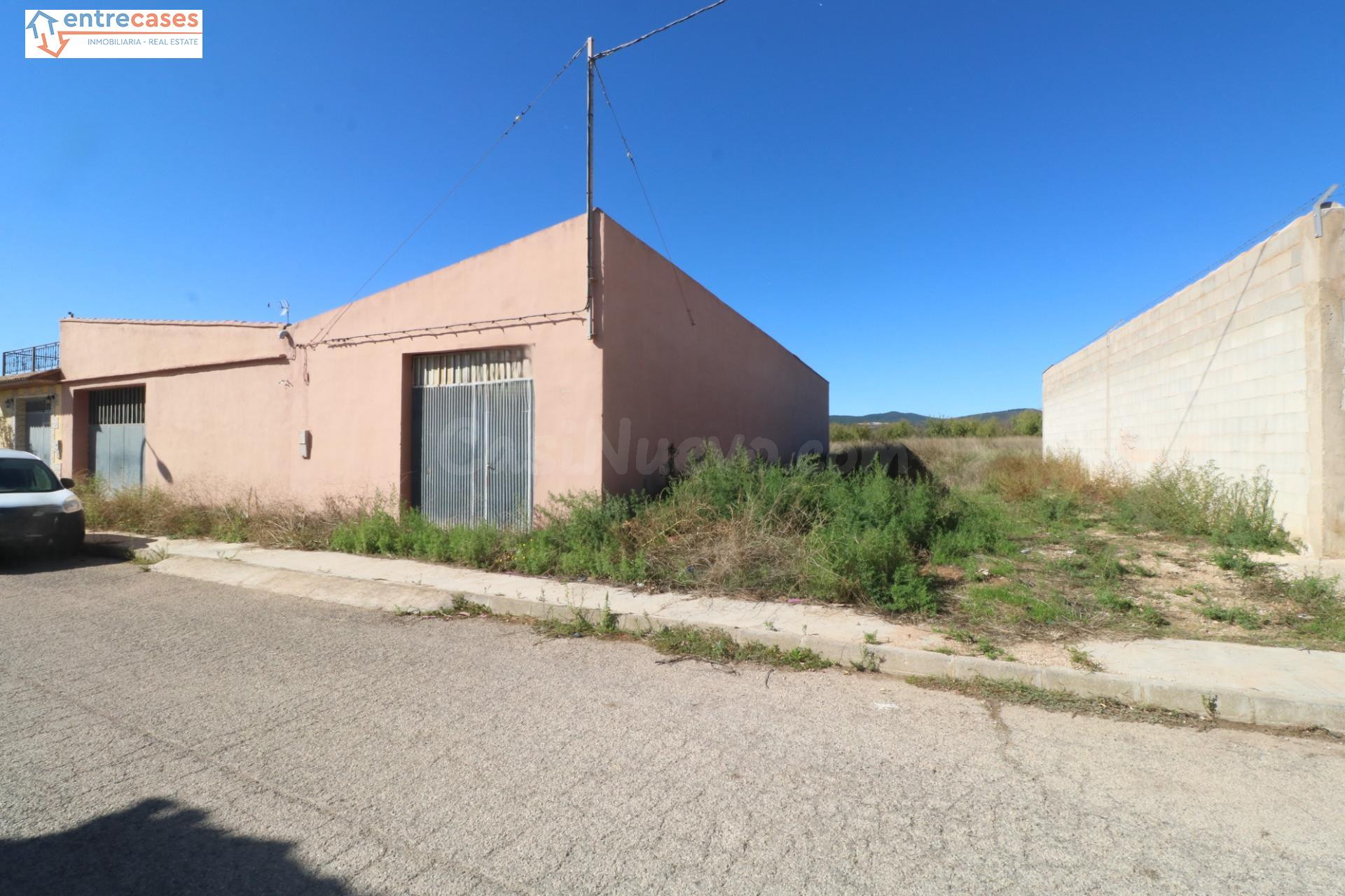 NAVE INDUSTRIAL EN LOS CORRALES DE UTIEL CON 493MTS