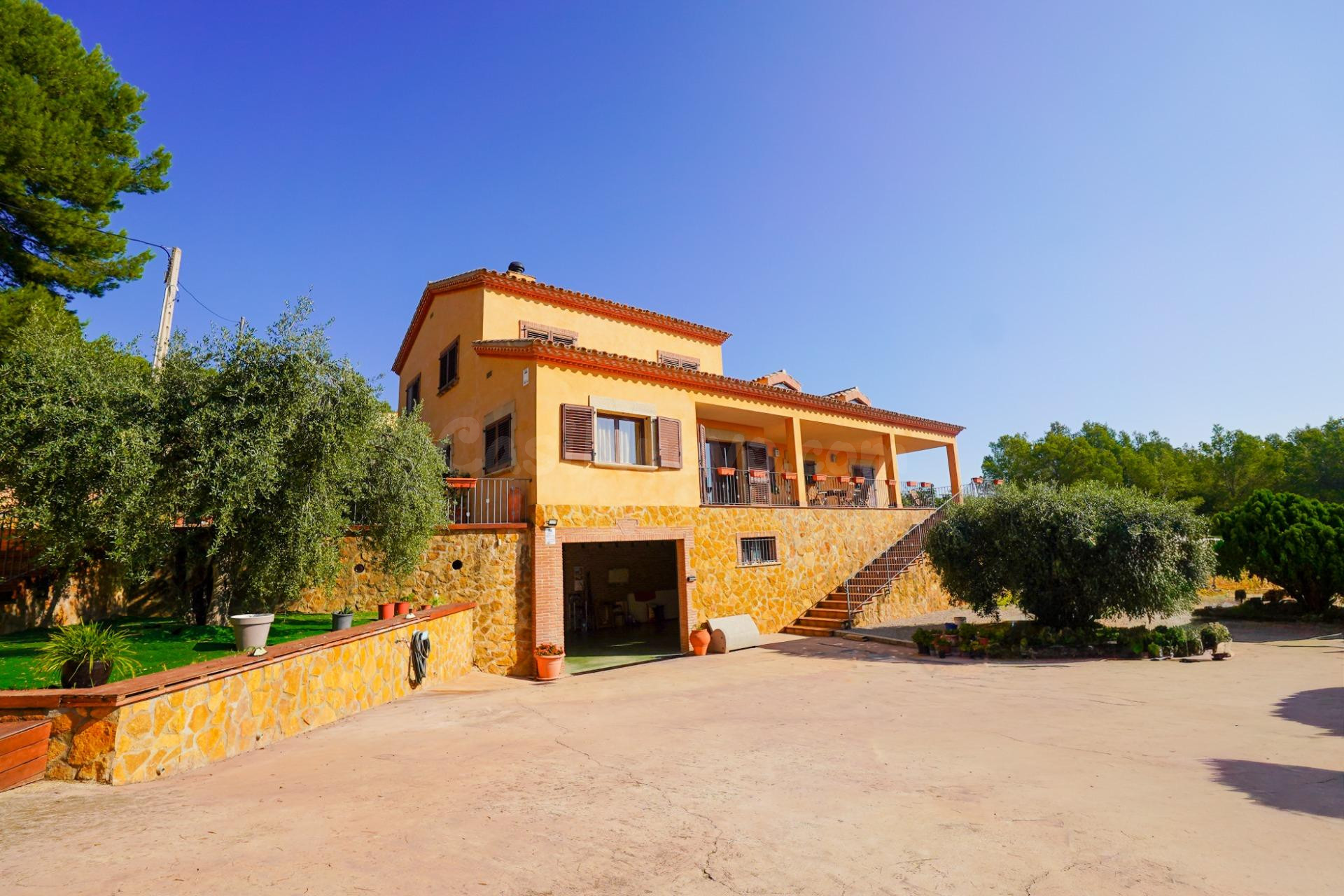 Chalet premium en El Remei (Alcover) -jardín piscina, barbacoa, garaje 5 coches 520.000€