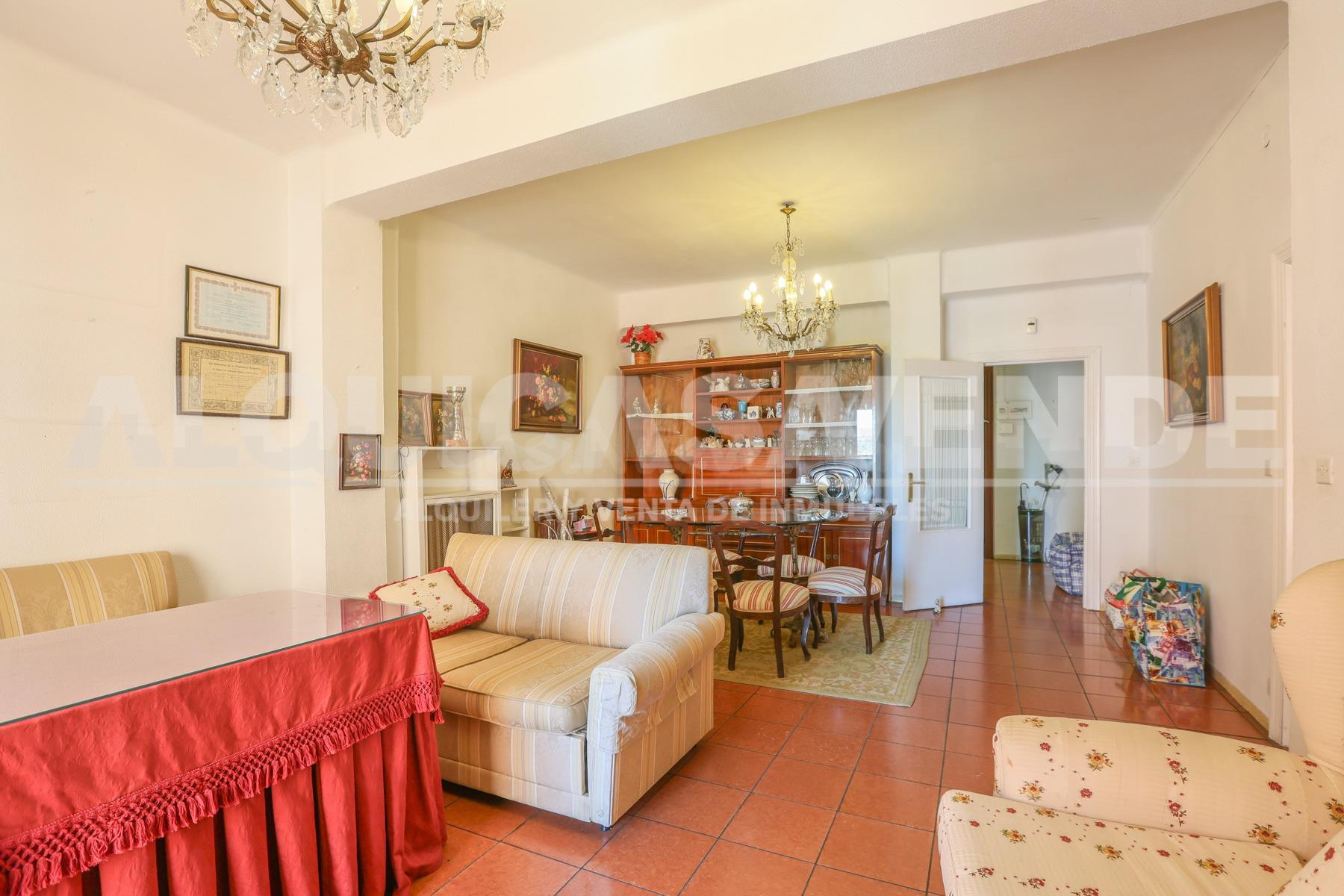 Centro-Plaza de Armas. Excelente vivienda de techos altos y exterior. Garaje incluido. - foto 3