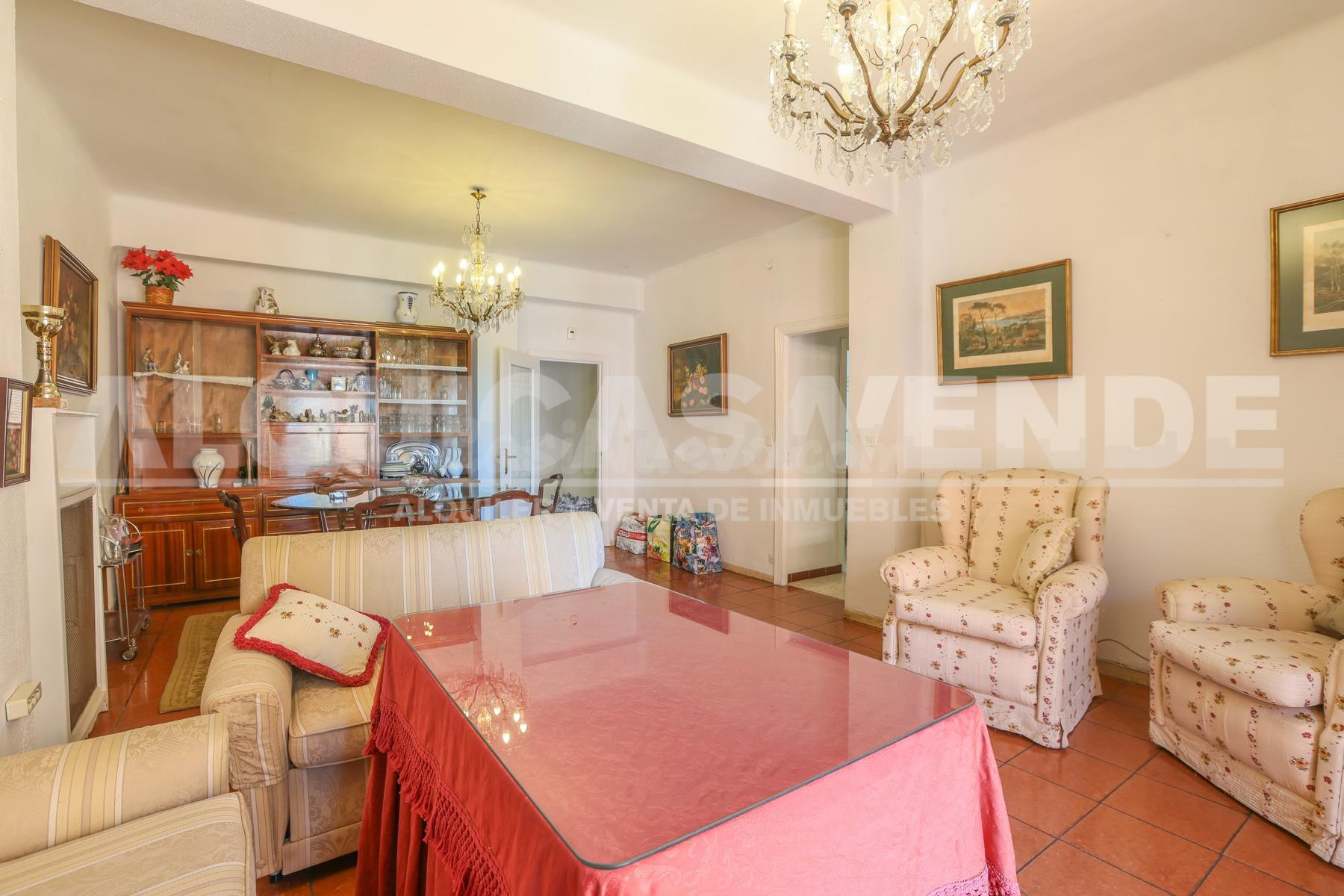 Centro-Plaza de Armas. Excelente vivienda de techos altos y exterior. Garaje incluido. - foto 4
