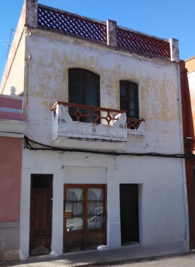 Parcela con construcción en el centro de Alfara de Patriarca.