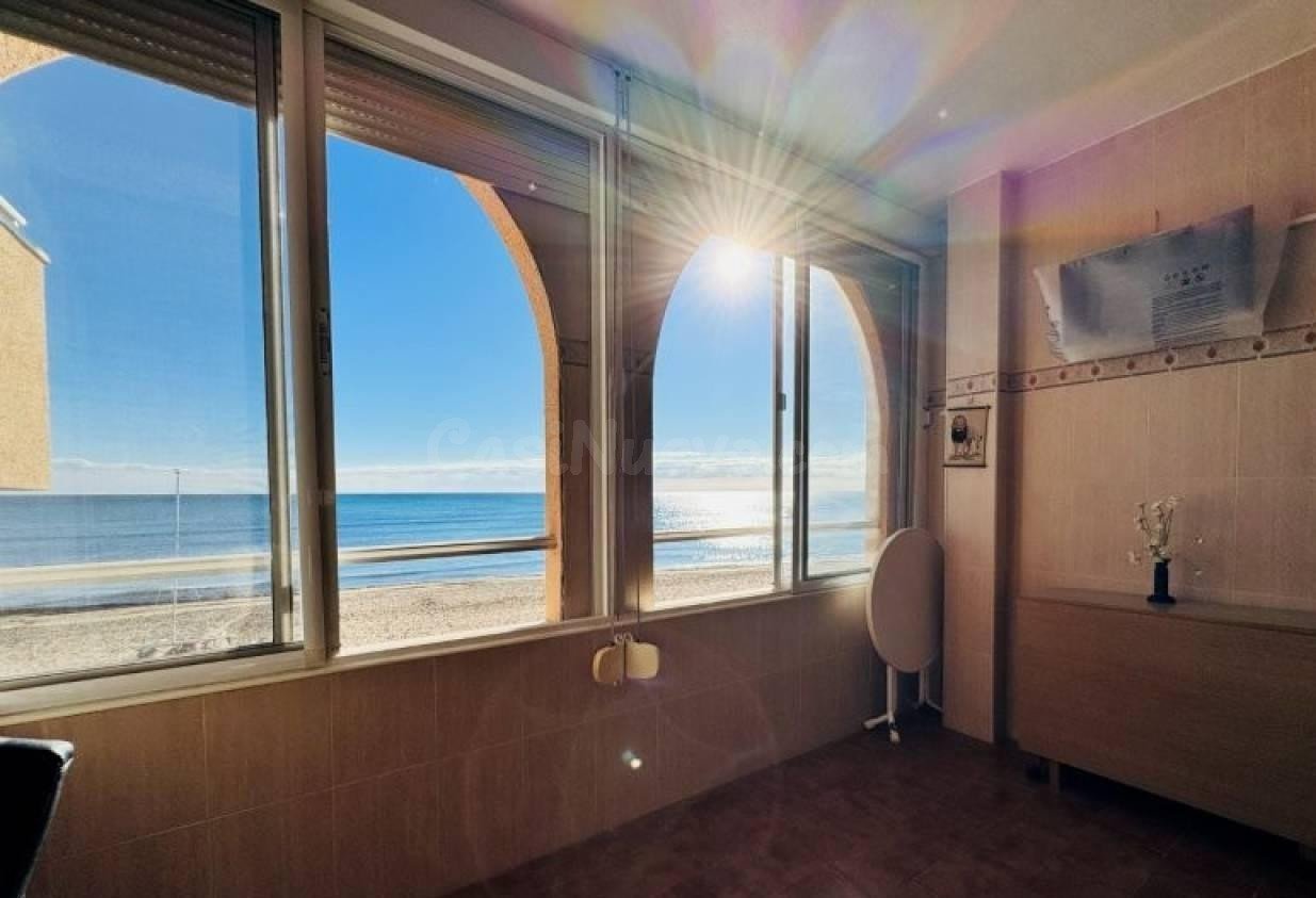 Apartamento en primera línea de playa con garaje incluido