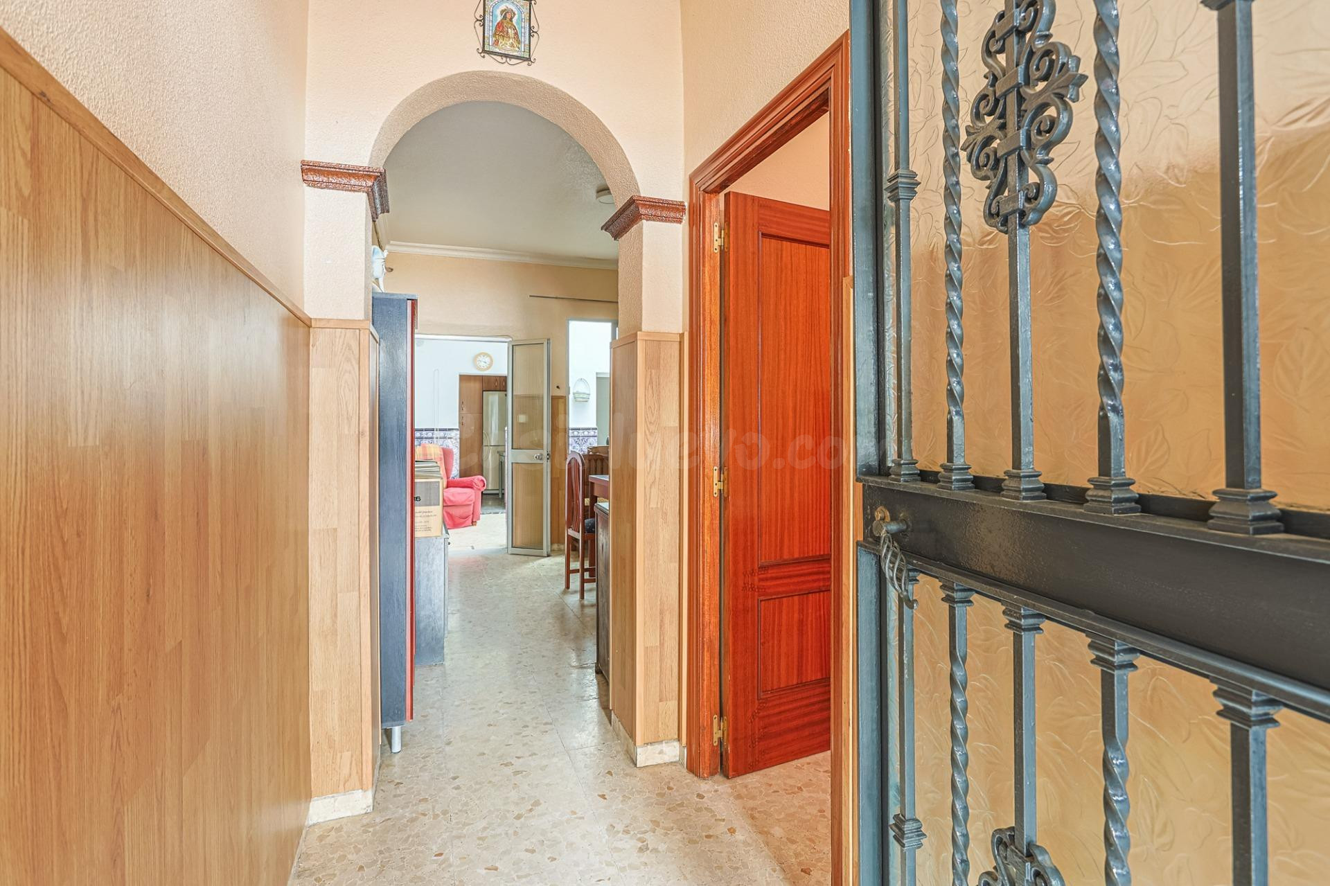 🏡 Gran casa familiar con patio y terrazas en Torreblanca, Se - foto 3