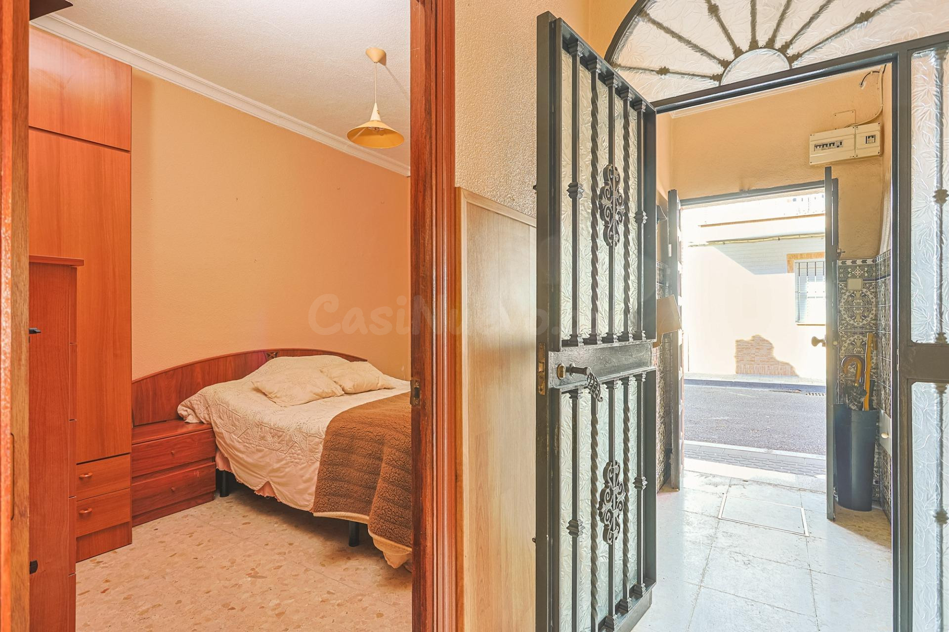 🏡 Gran casa familiar con patio y terrazas en Torreblanca, Se - foto 5