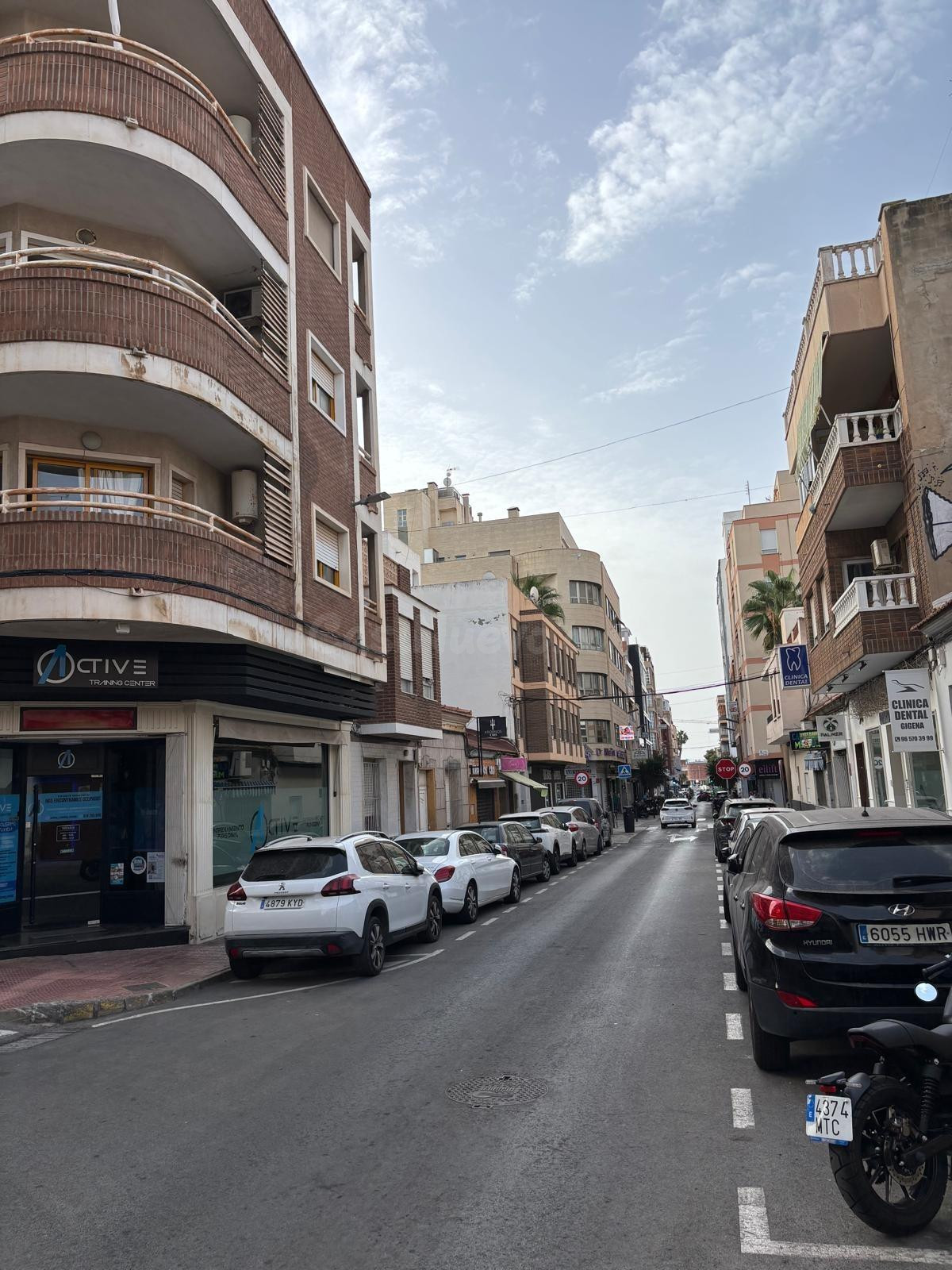 🏙️ Ático Exclusivo en Pleno Centro de Torrevieja – Terraza Amplia, 3 Dormitorios y 2 Baños