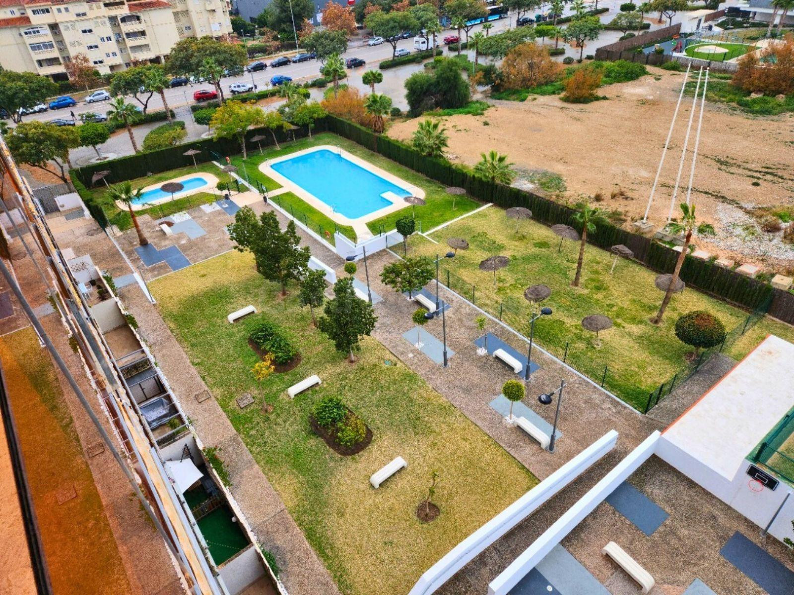 Luminoso Dúplex en Teatinos con Gran Terraza, Piscina y Dos  - foto 2