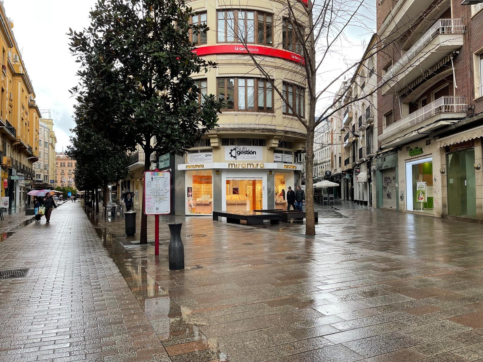 LOCAL COMERCIAL EN ZONA PREMIUM – CRUZ CONDE, PLENO CENTRO