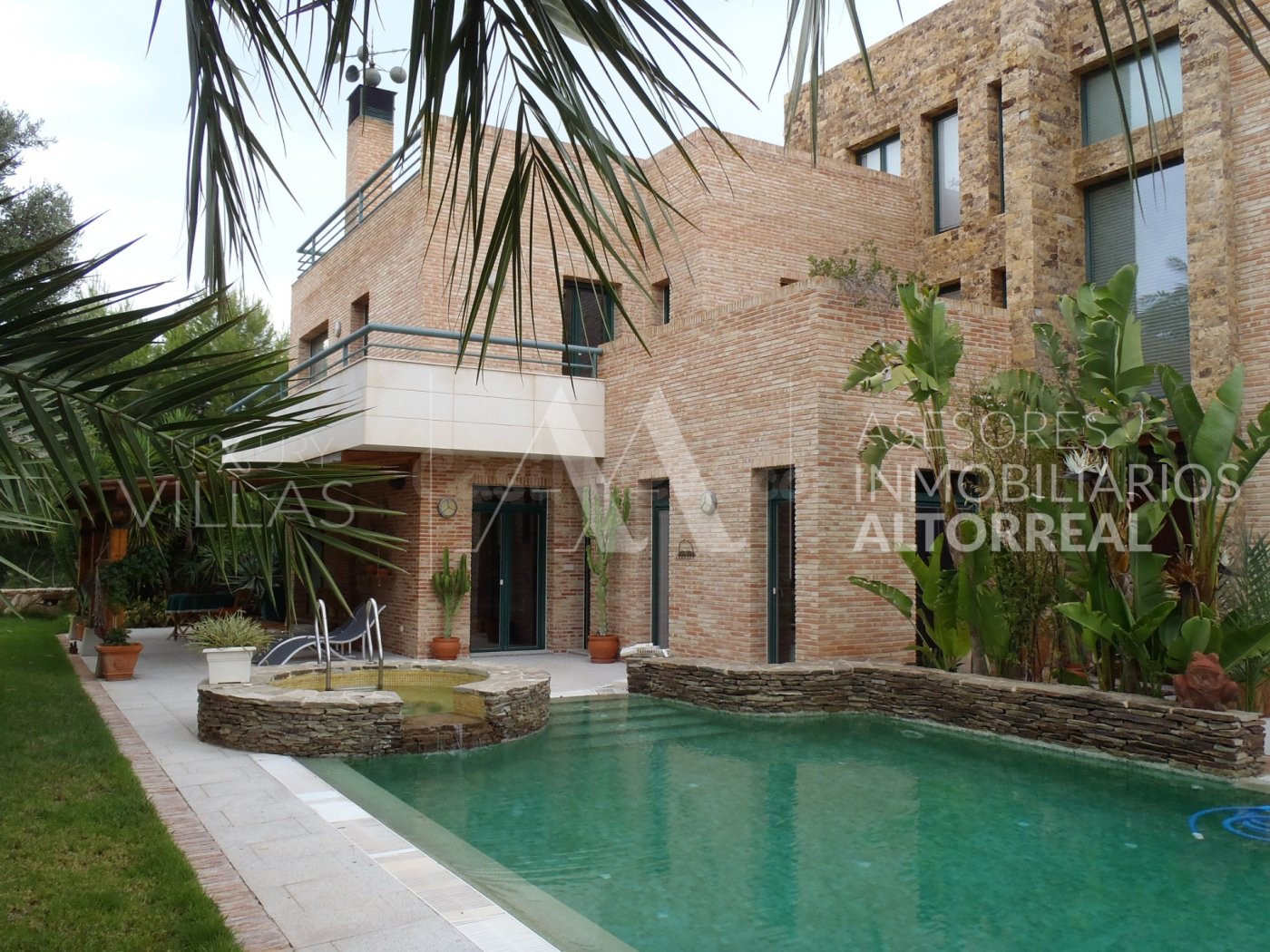 VILLA DE LUJO EN ALTORREAL