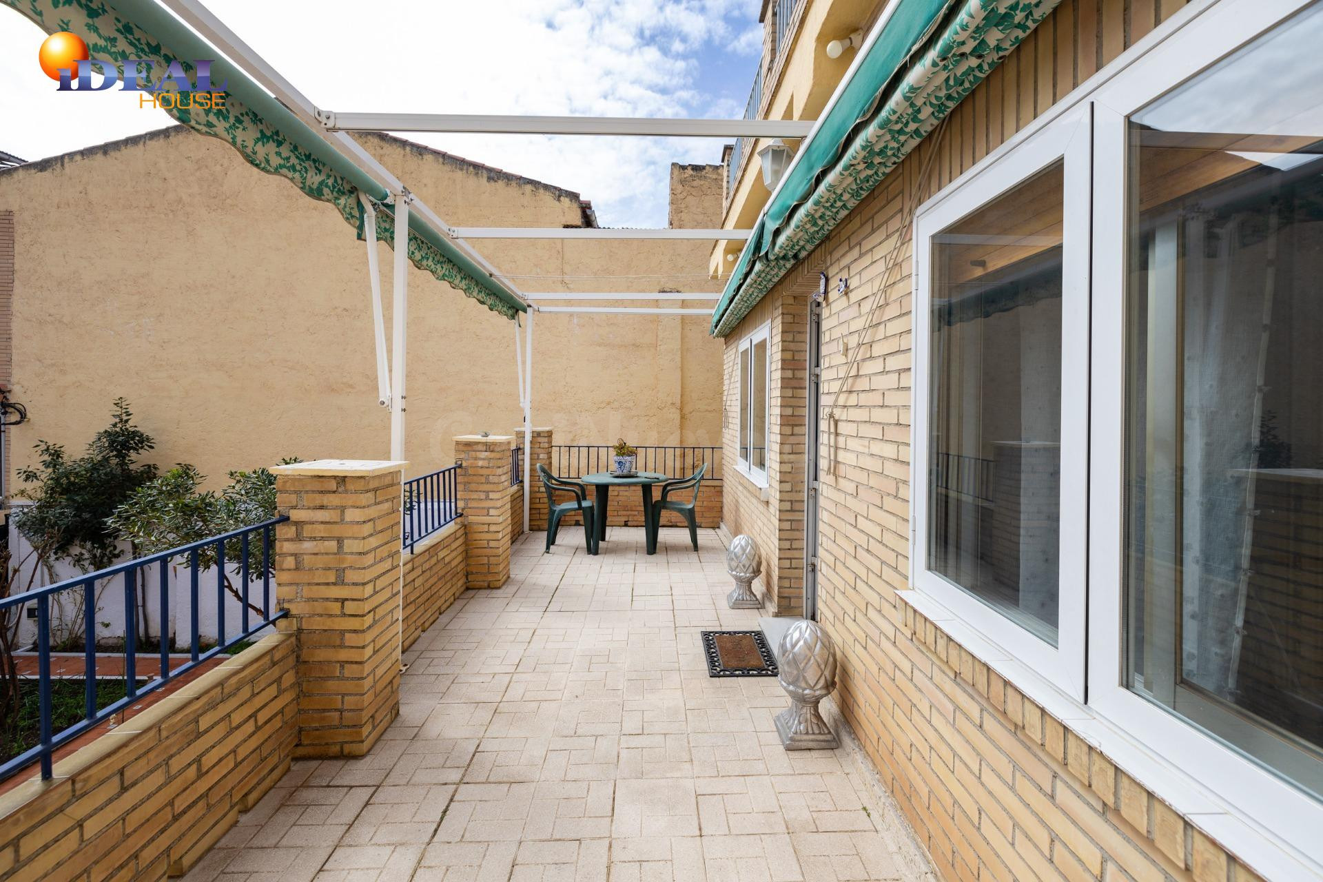 CASA EN PLENO CENTRO DE ARMILLA