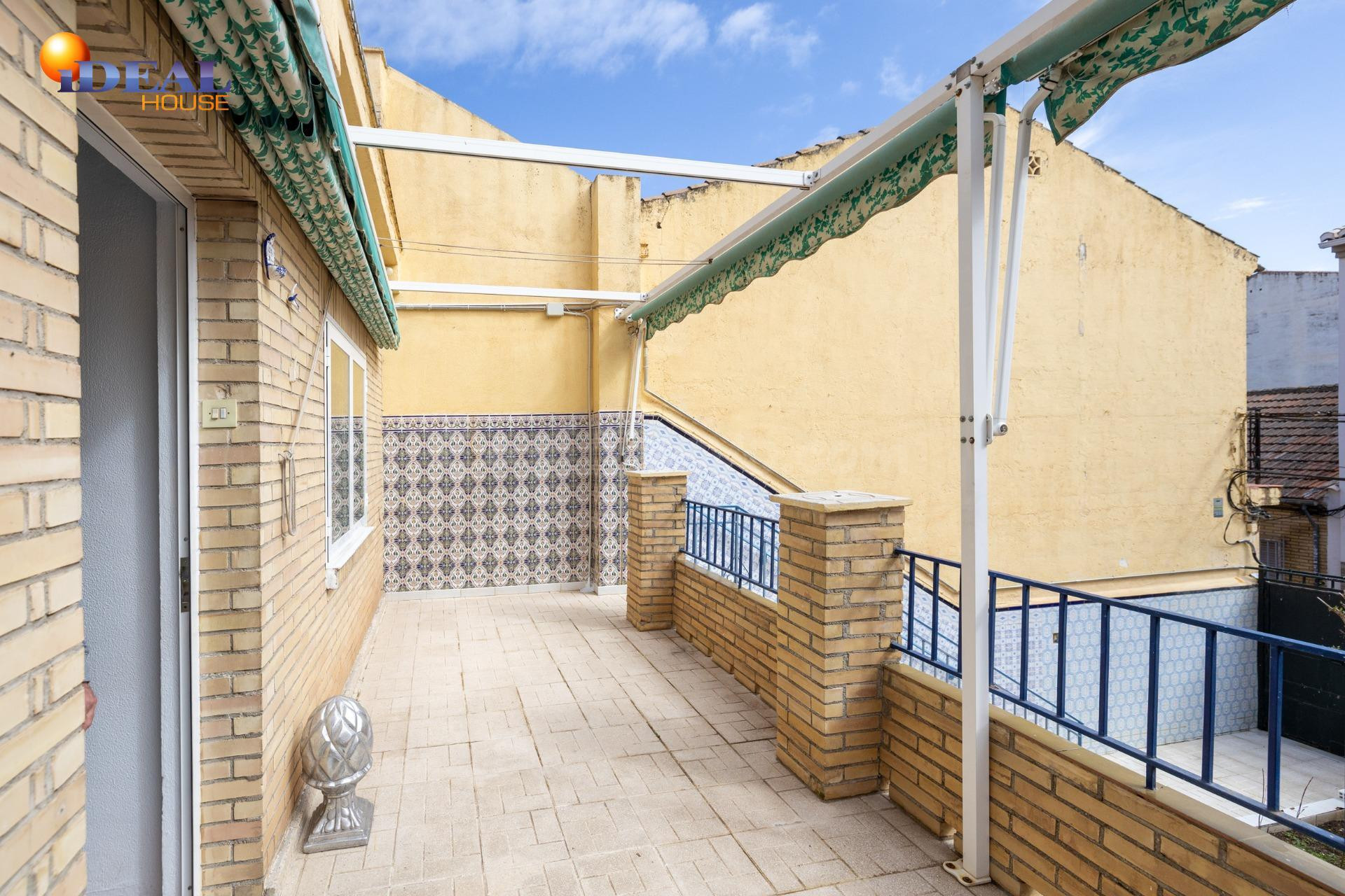 CASA EN PLENO CENTRO DE ARMILLA - foto 4