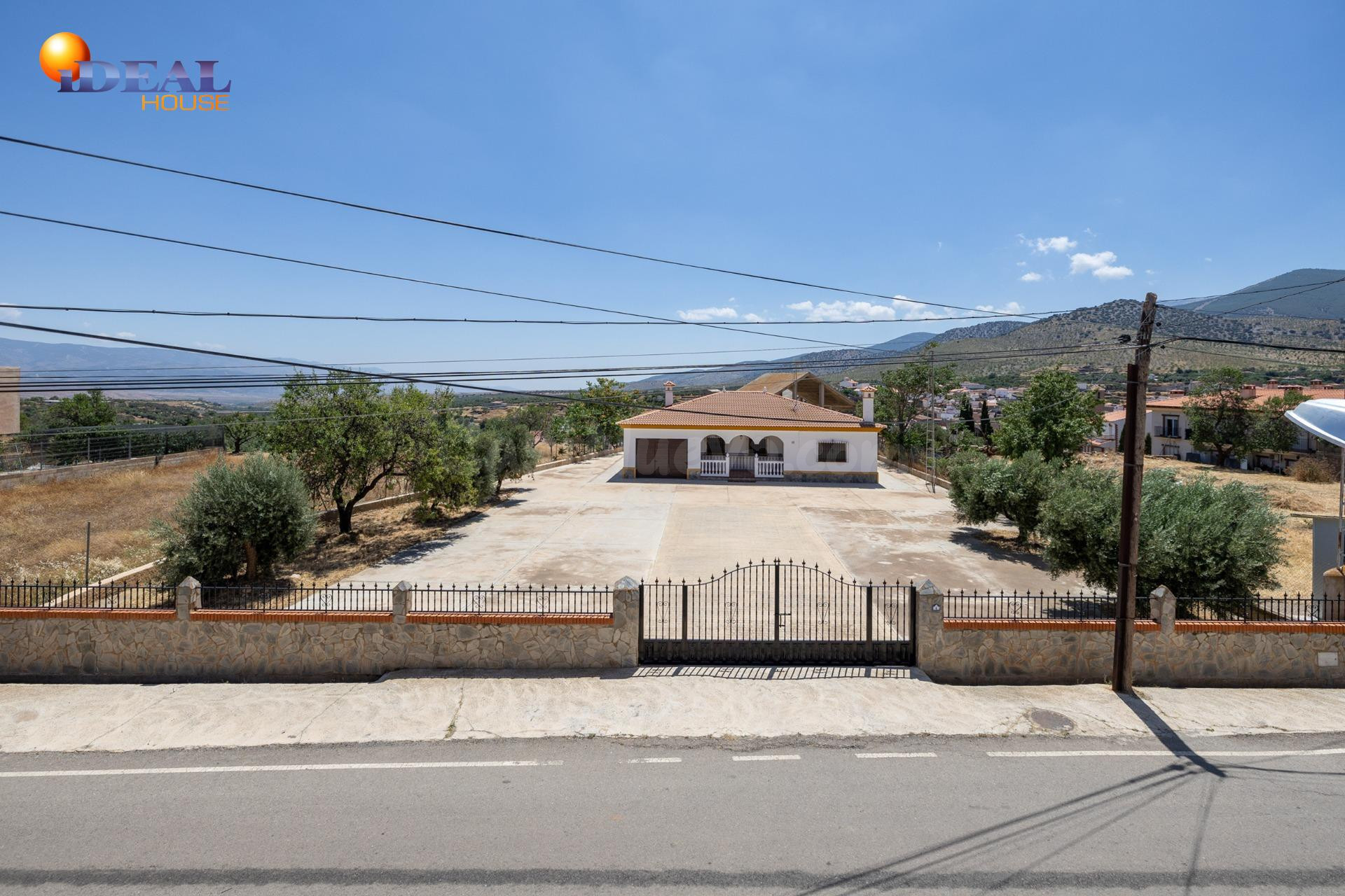 ¡OPORTUNIDAD ÚNICA! CASA INDEPENDIENTE + BAR CON LICENCIA EN - foto 2