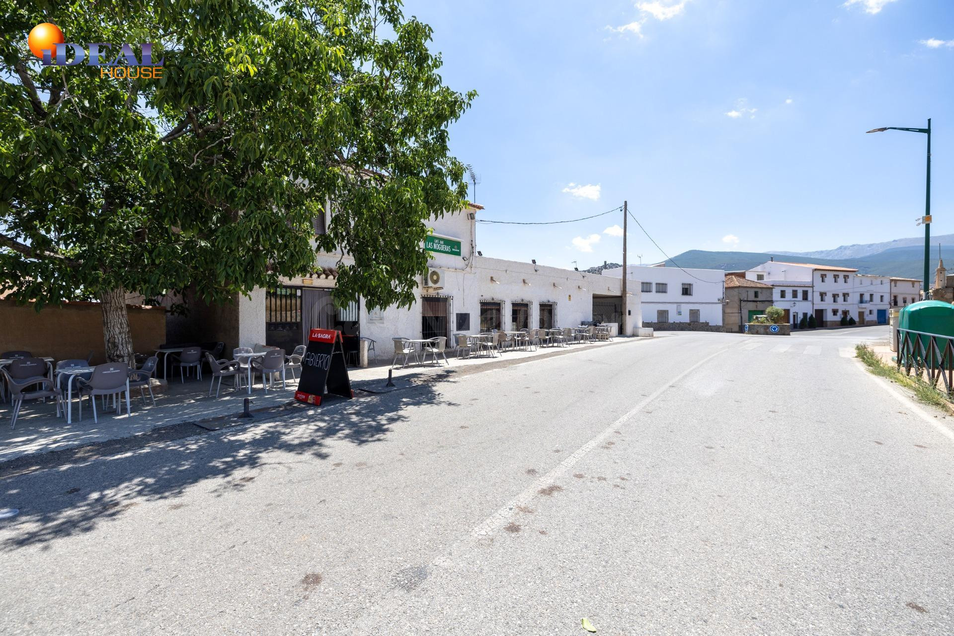 ¡OPORTUNIDAD ÚNICA! CASA INDEPENDIENTE + BAR CON LICENCIA EN - foto 4