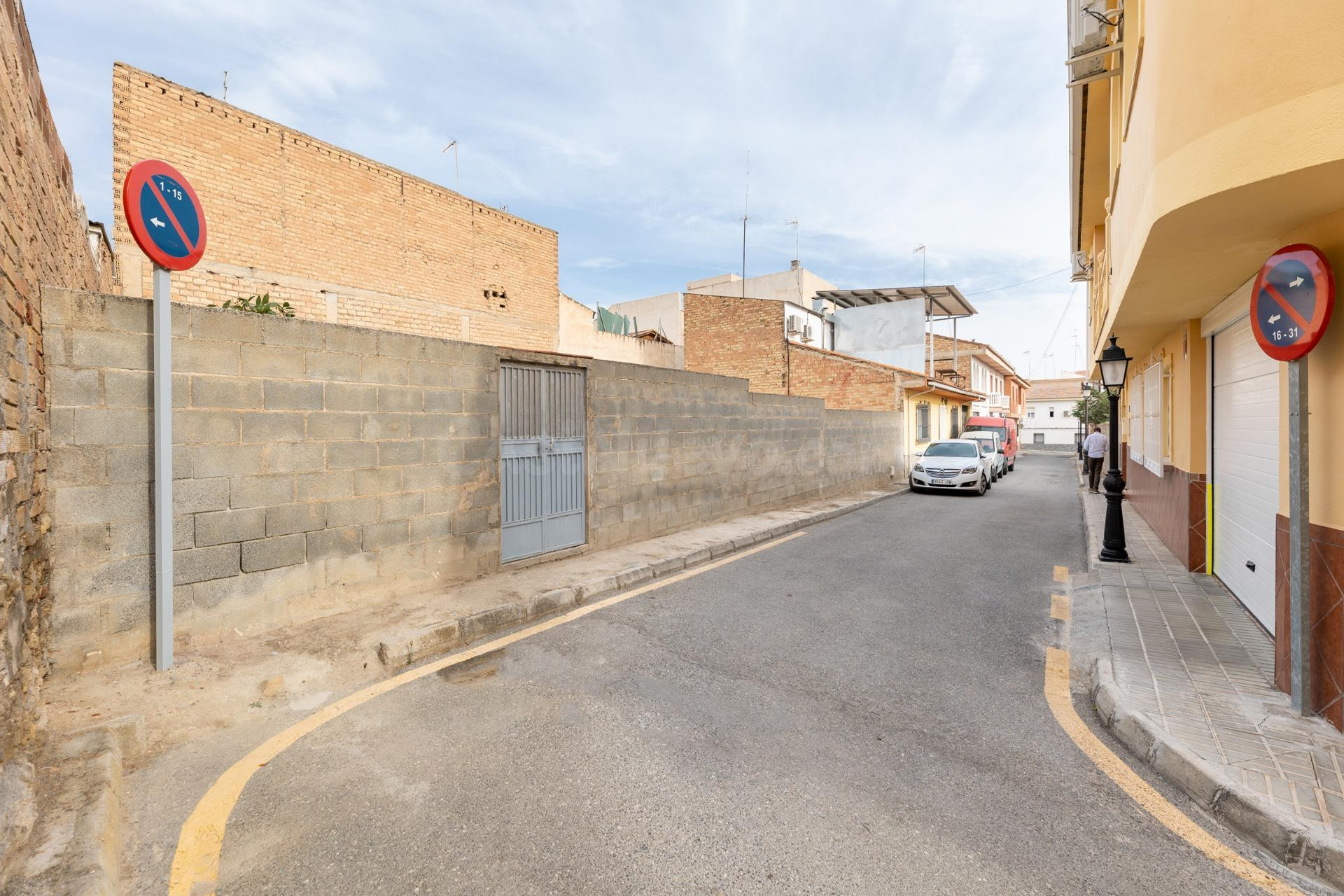 Terreno de 234 m2 totalmente cercado en zona tranquila — ¡Buena ubicación!