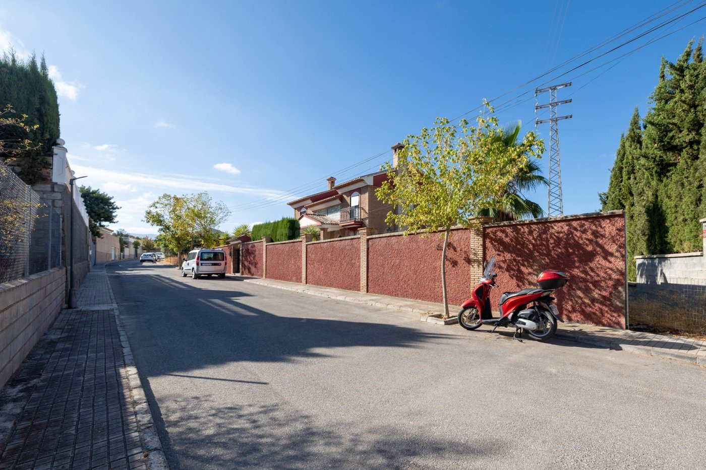 Impresionante villa de cuatro plantas en Urbanización los Cerezos de Gojar!!