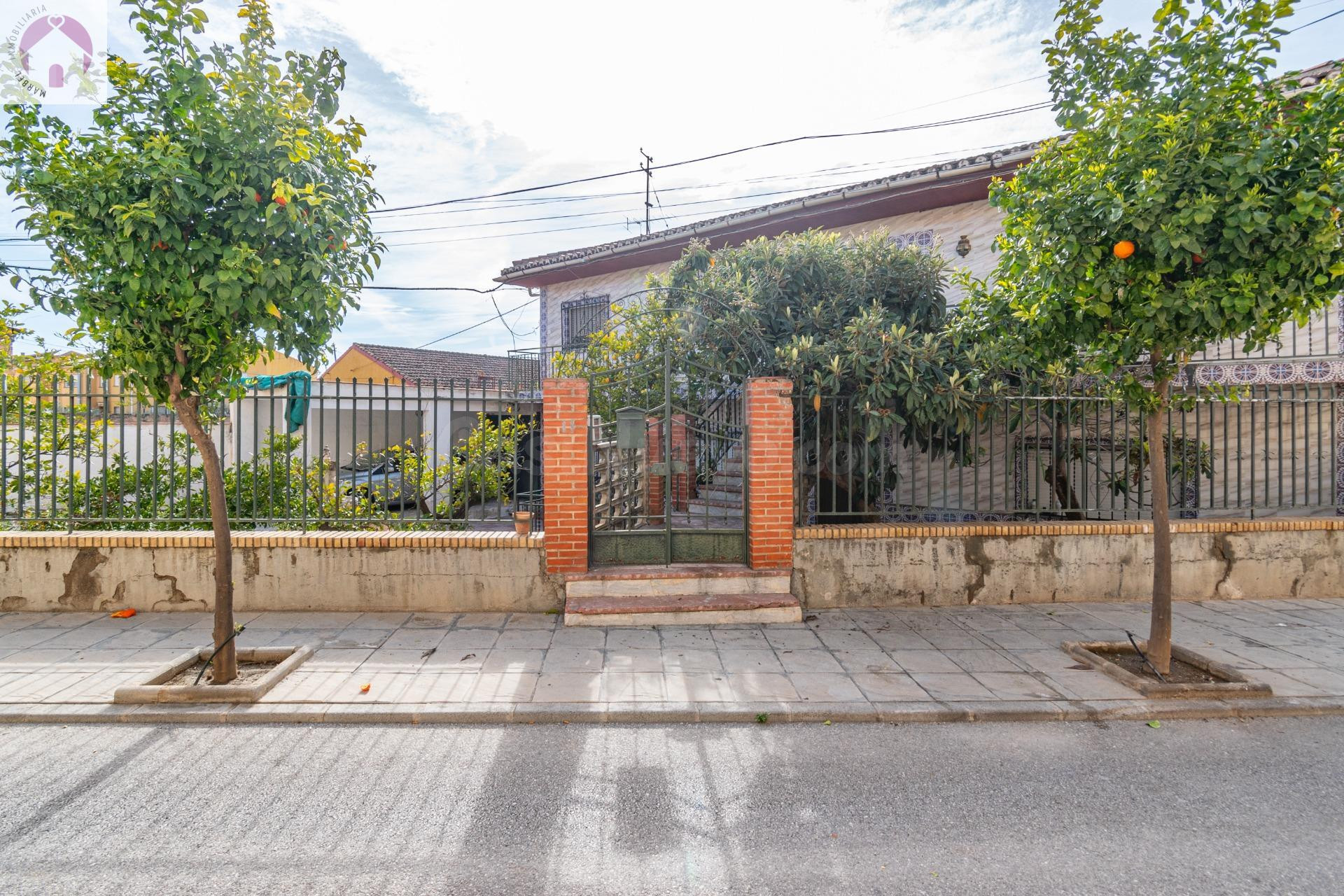 GRAN VIVIENDA SOBRE SOLAR DE 781 M.