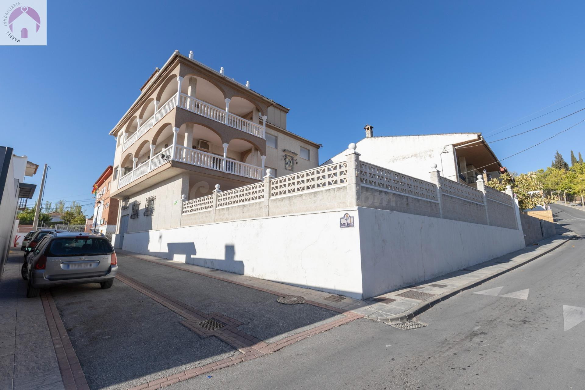 Amplio Pareado en Vega de Granada: Tu Nuevo Hogar Espera por