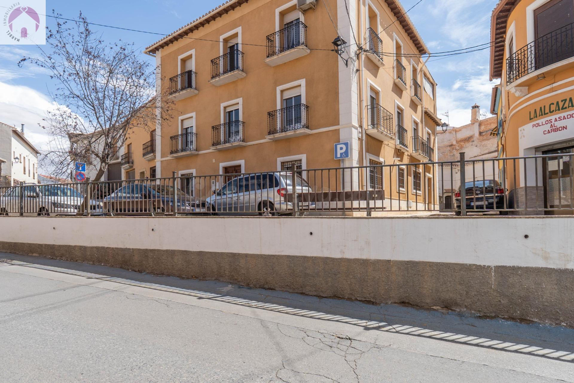 Amplia Casa en Venta en Guadix - Oportunidad de Inversión