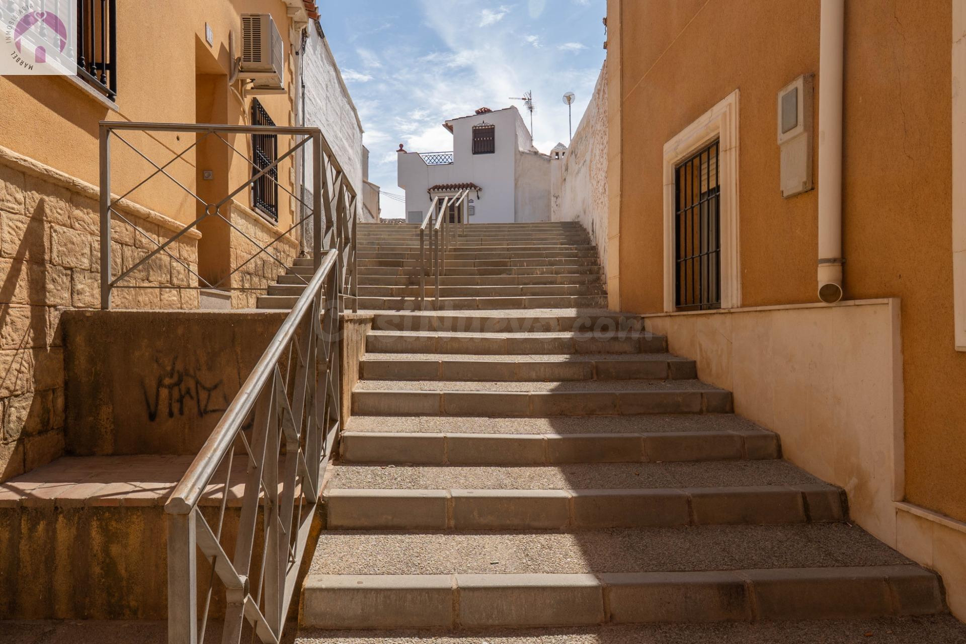 Amplia Casa en Venta en Guadix - Oportunidad de Inversión - foto 2