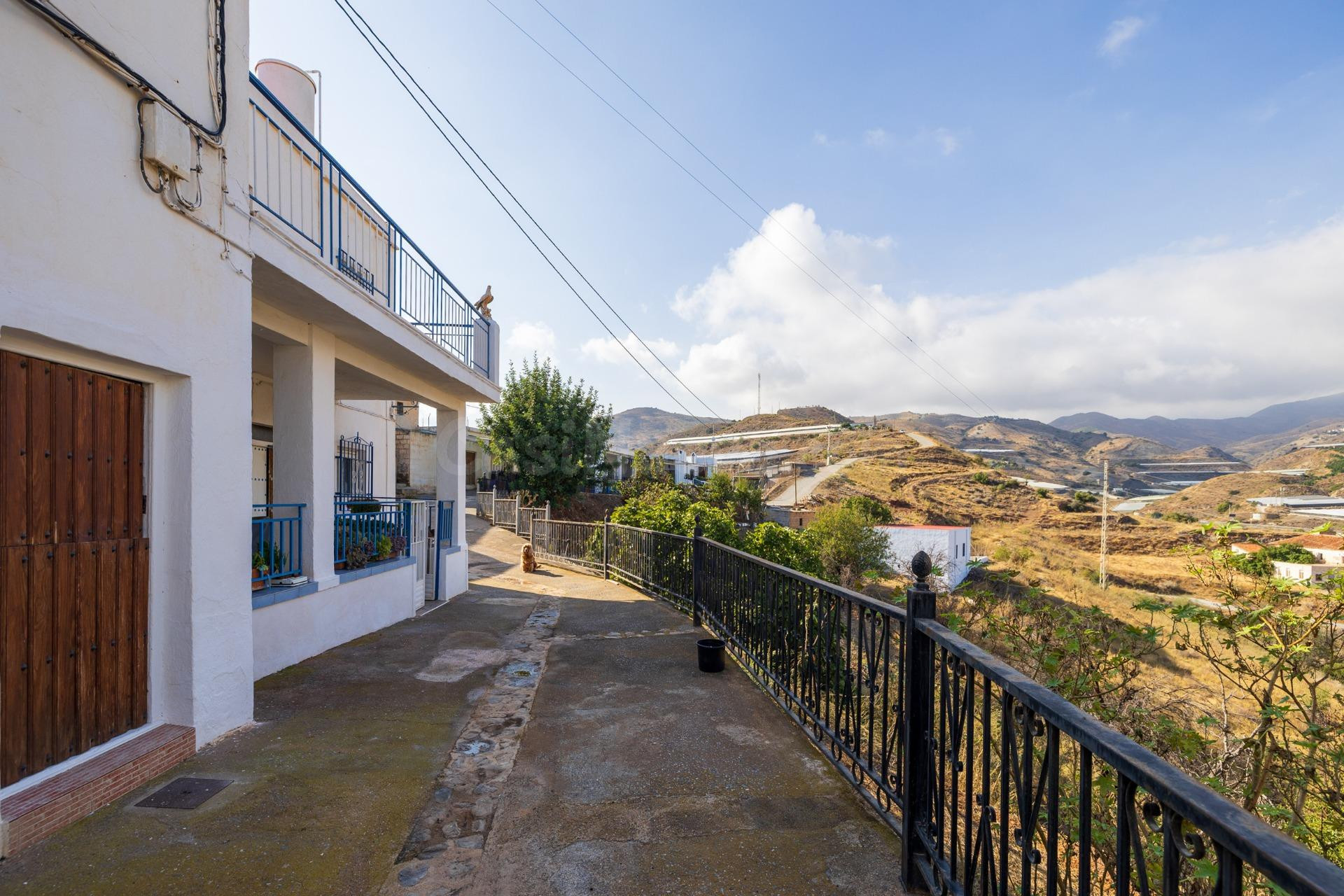 ¡Espectacular vivienda con vistas increíbles al mar y montaña!