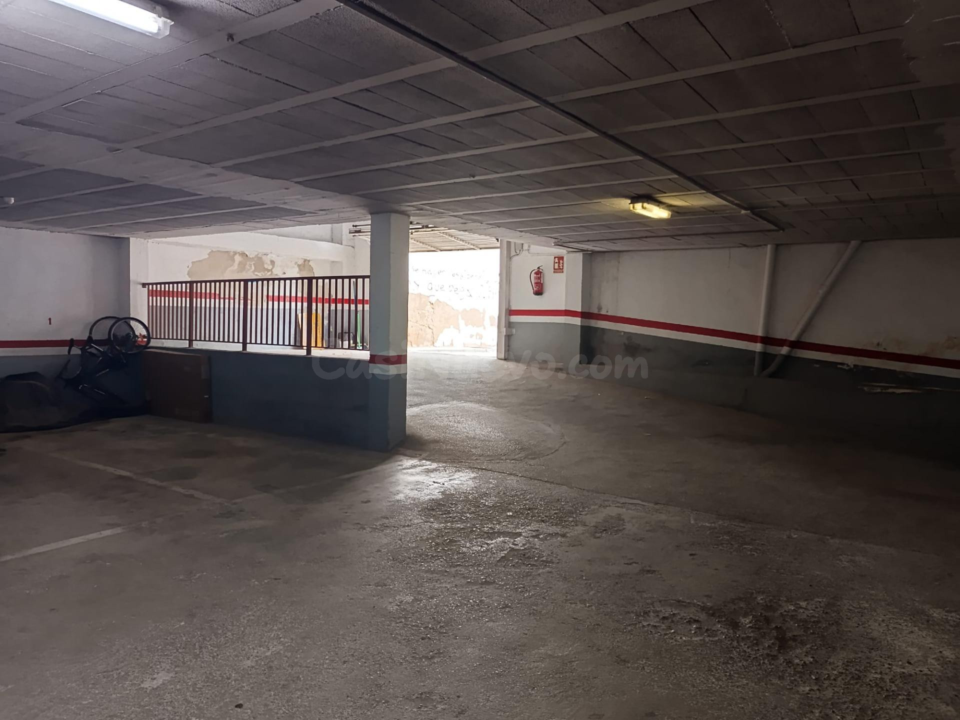 🅿️ Plaza de parking doble en zona Carrilet – amplia, segura y con fácil acceso - foto 2