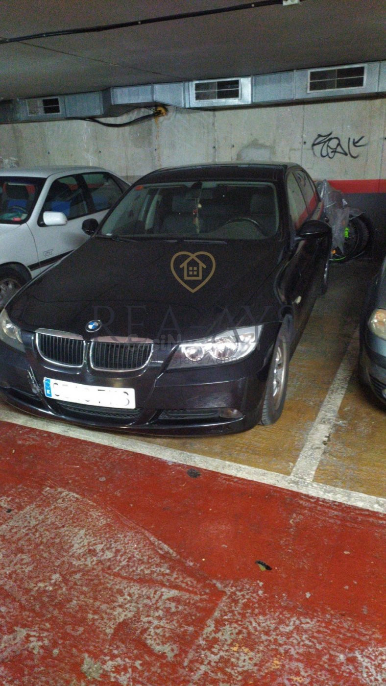 Amplia plaza de garaje para coche grande en excelente ubicac - foto 3