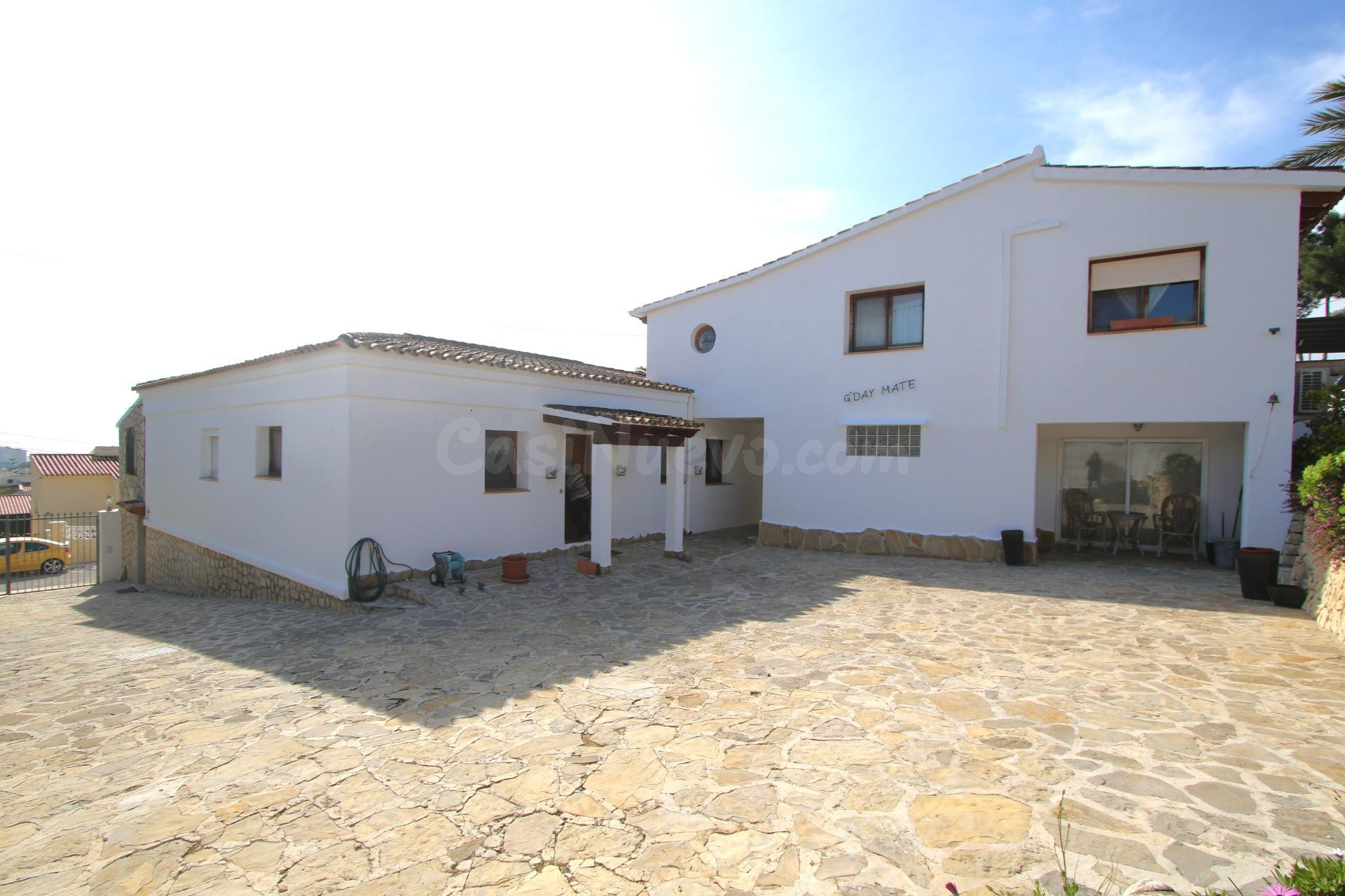Villa en una amplia parcela con 3 casas de invitados separad - foto 3
