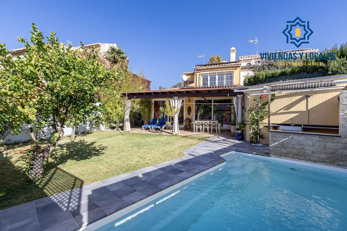 Espectacular casa en Bola de Oro / Serrallo