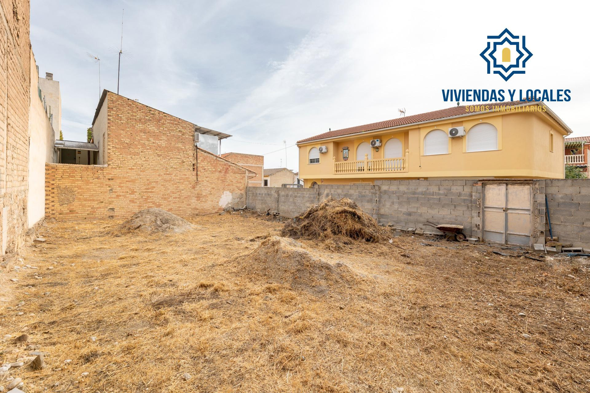 Terreno de 234 m2 totalmente cercado en zona tranquila — ¡Buena ubicación!