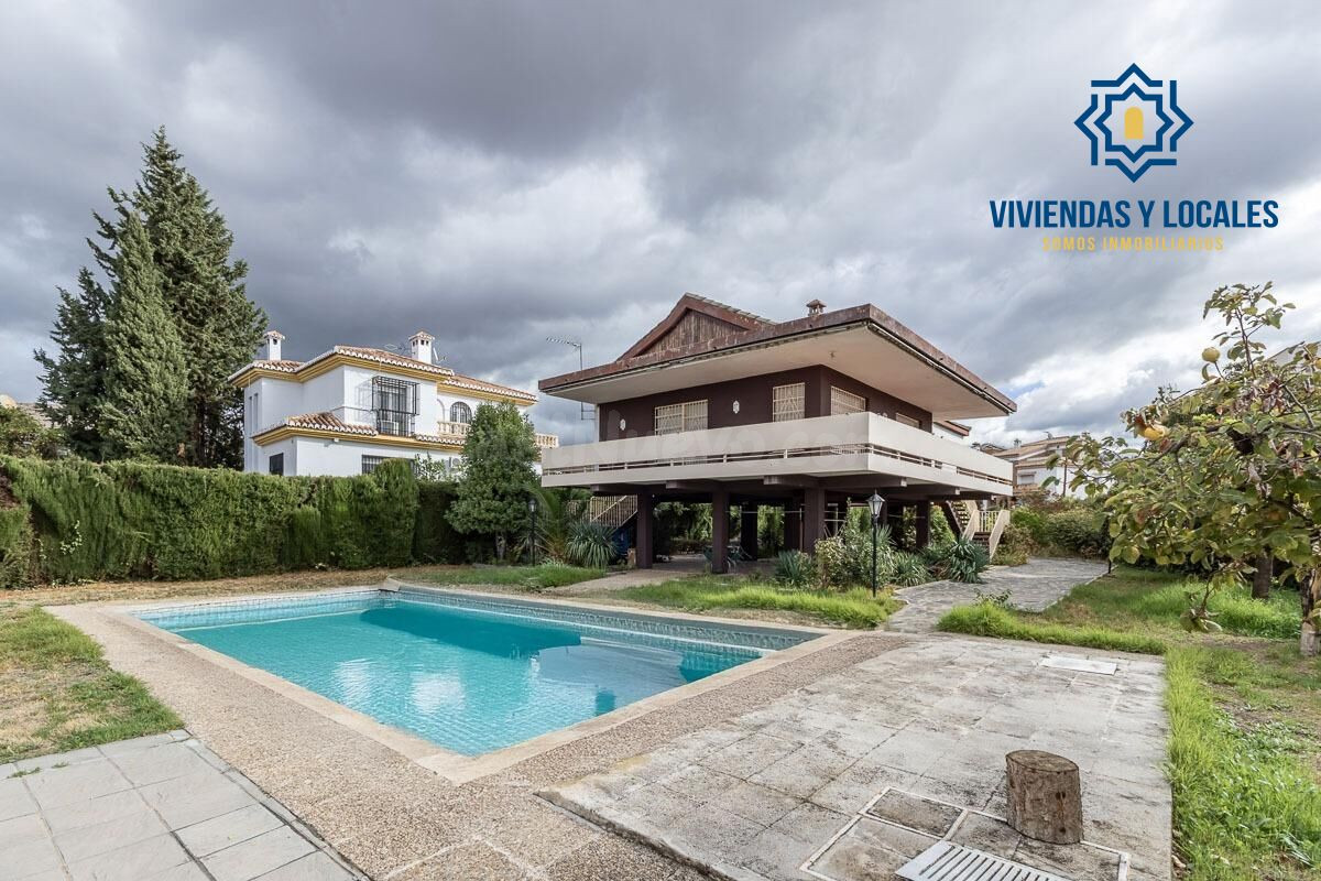 Gran casa con parcela y piscina en Cájar - foto 2