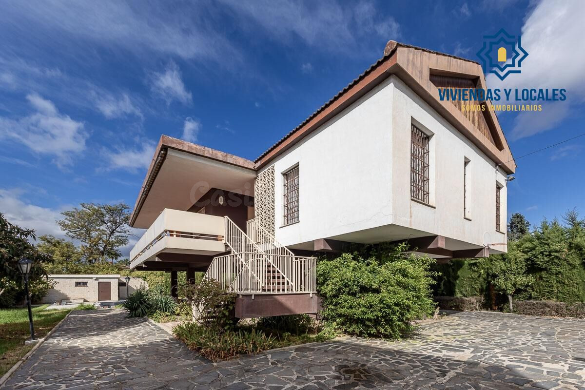 Gran casa con parcela y piscina en Cájar - foto 4