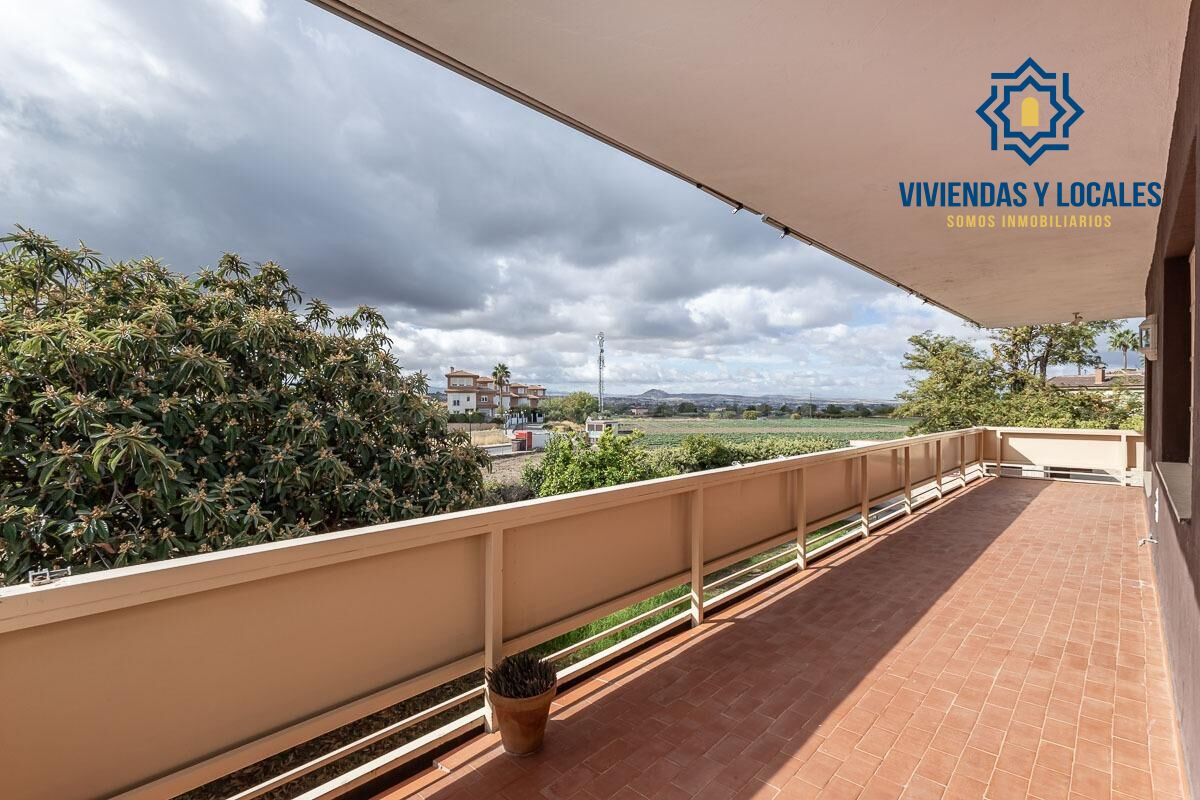 Gran casa con parcela y piscina en Cájar - foto 5