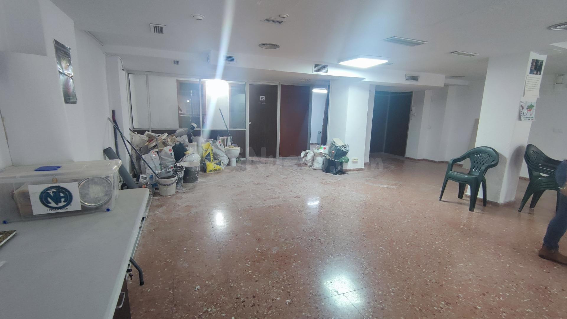 SE VENDE, CON OPCION A COMPRA O VENTA CON PAGO APLAZADO.  MAGNIFICA ENTREPLANTA EN EL CENTRO DE ALICANTE-ZONA LUCEROS