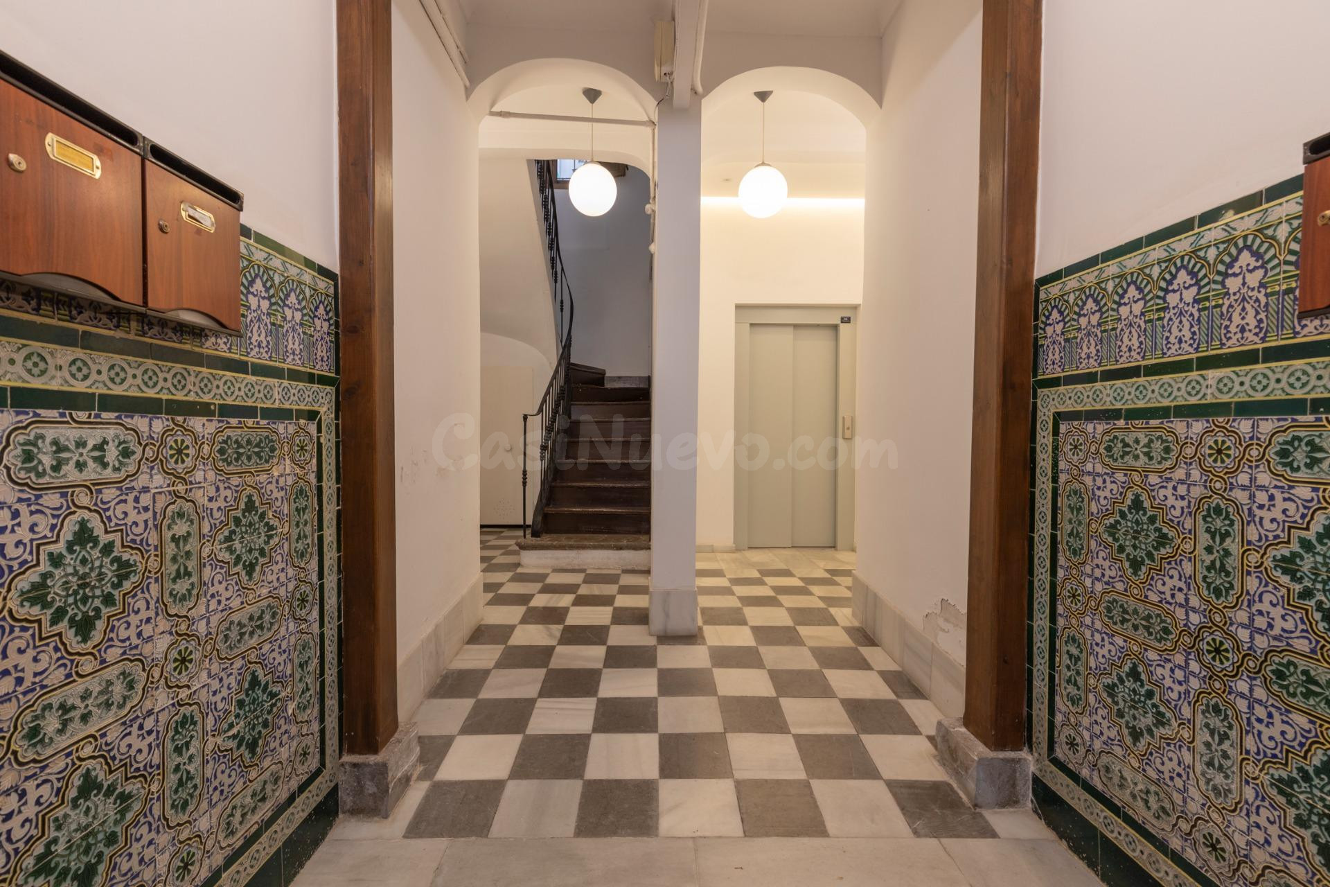 ¡Oportunidad única en el corazón de Granada! Espectacular át - foto 2