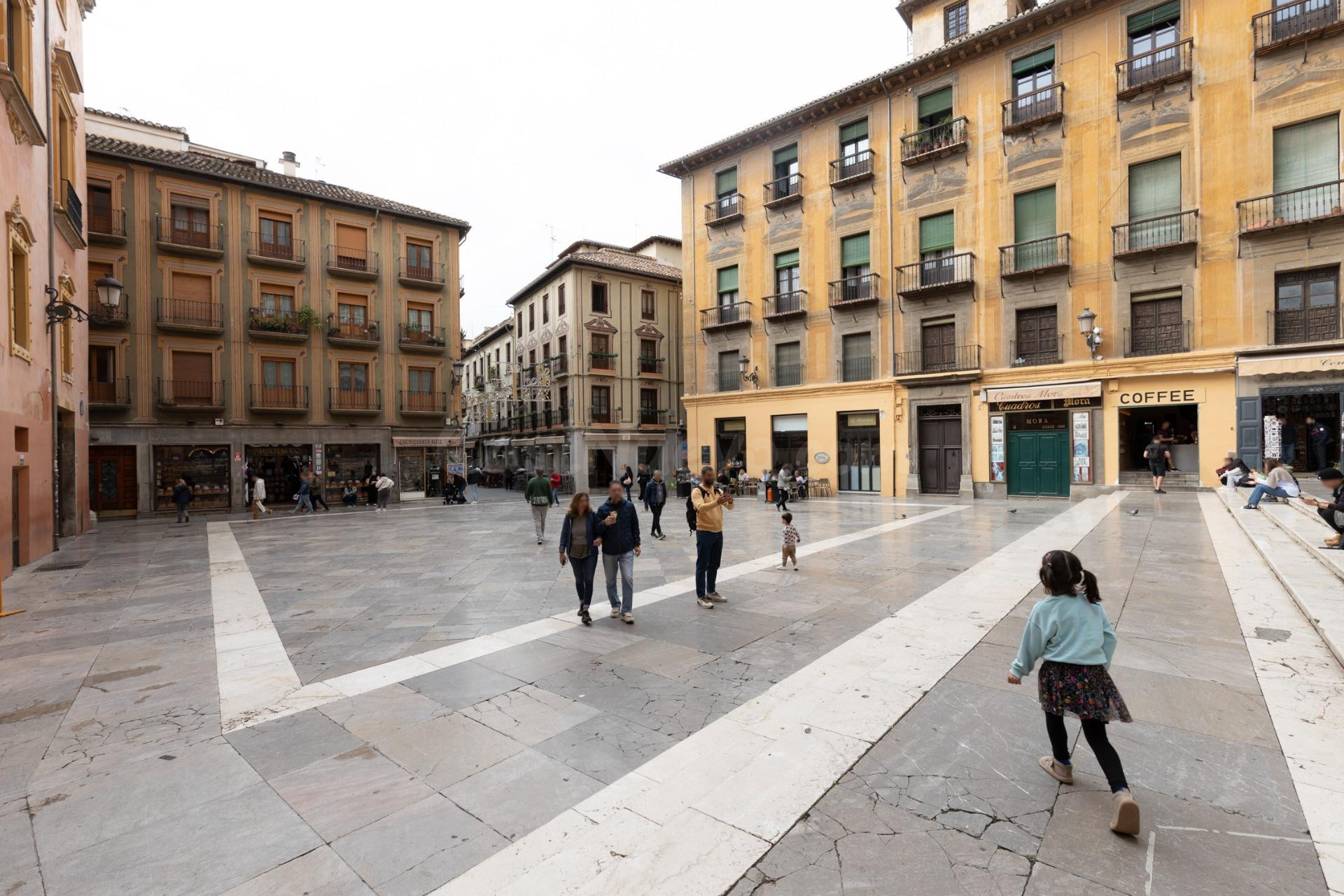 ¡Oportunidad única en el corazón de Granada! Espectacular át - foto 3