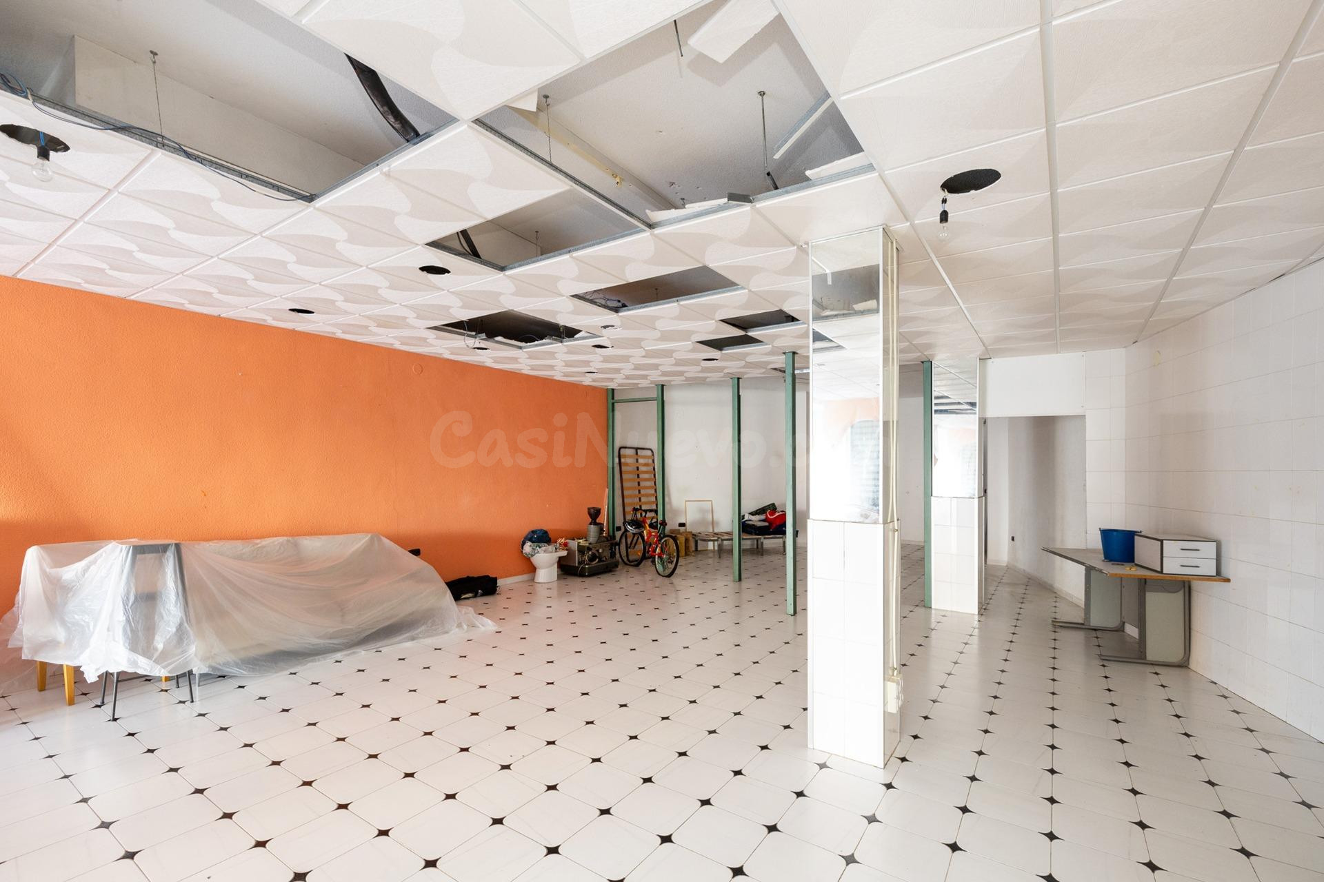 Local de 130 m2, diafano en Gojar, cerca del centro, en zona - foto 3
