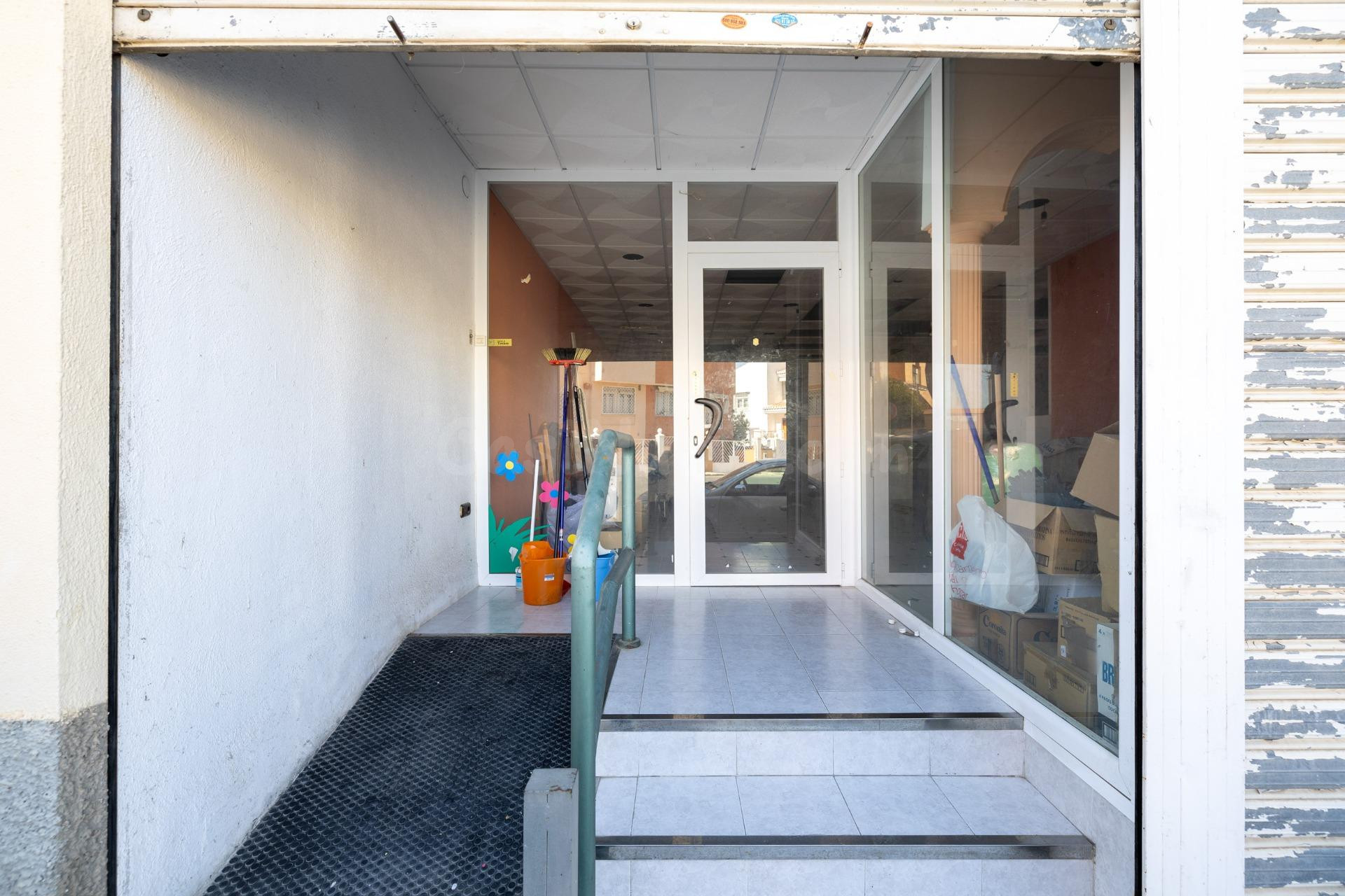Local de 130 m2, diafano en Gojar, cerca del centro, en zona - foto 4