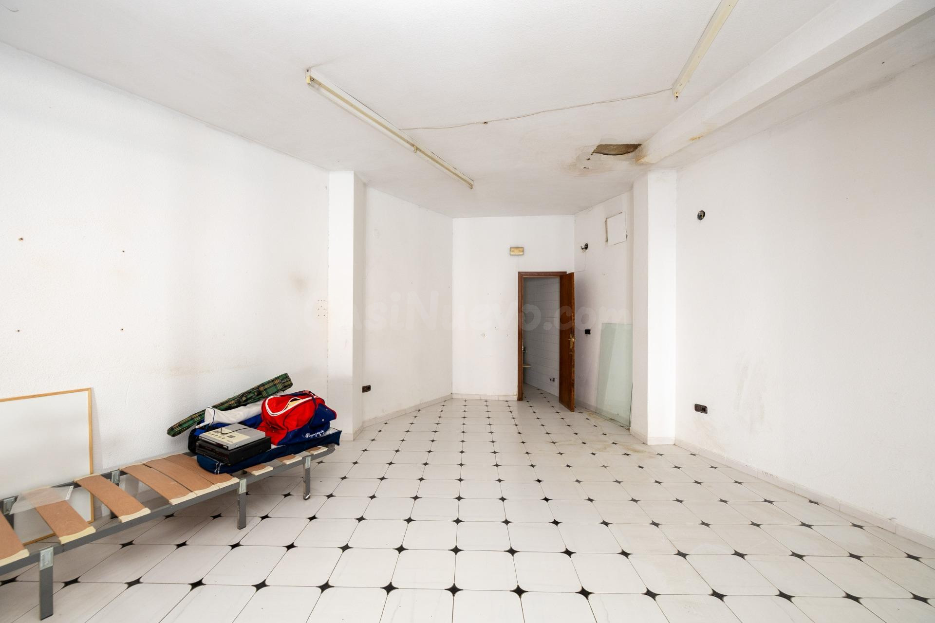 Local de 130 m2, diafano en Gojar, cerca del centro, en zona - foto 5
