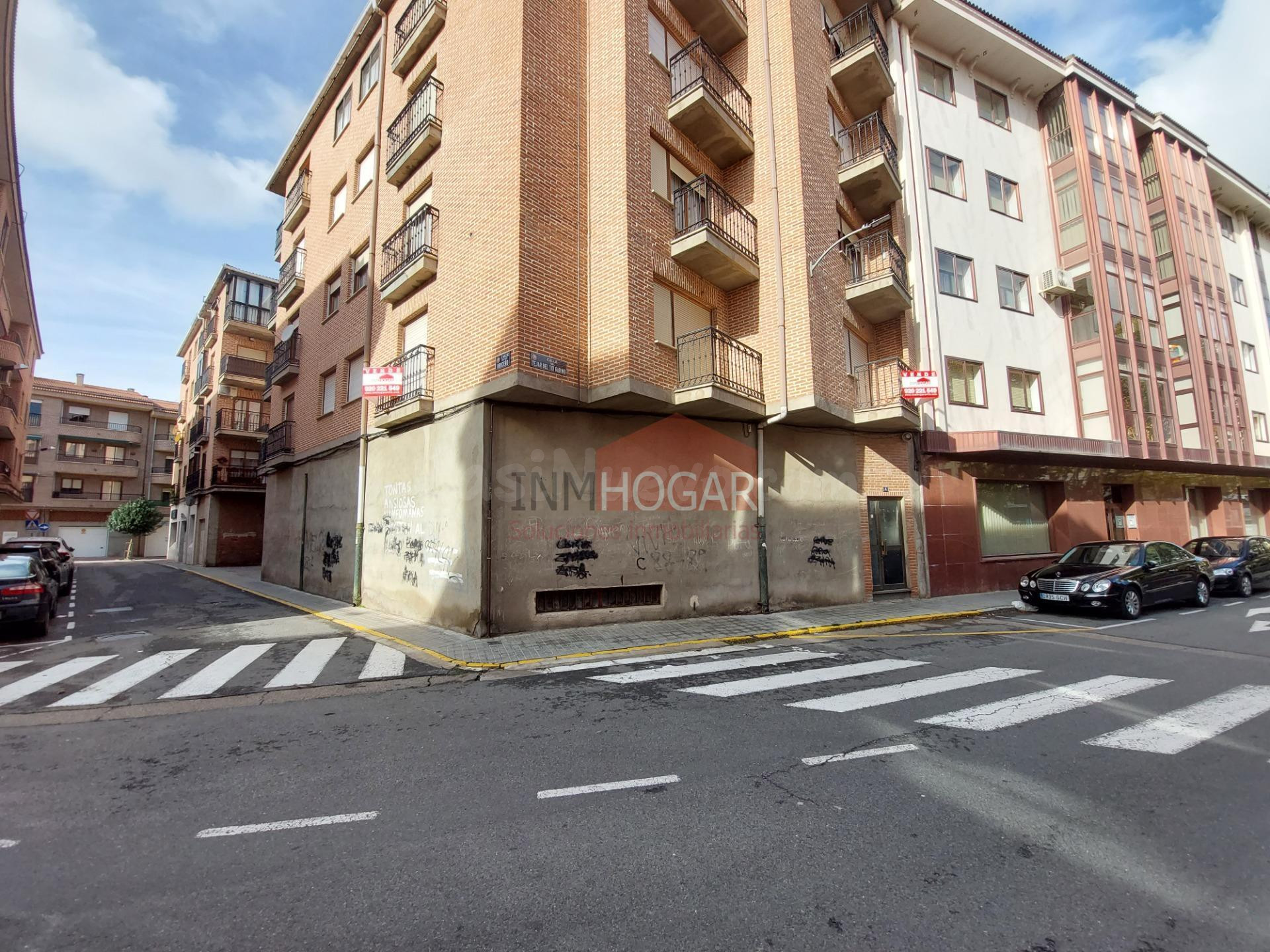 INMHOGAR ARÉVALO VENDE AMPLIA VIVIENDA EN EL CENTRO
