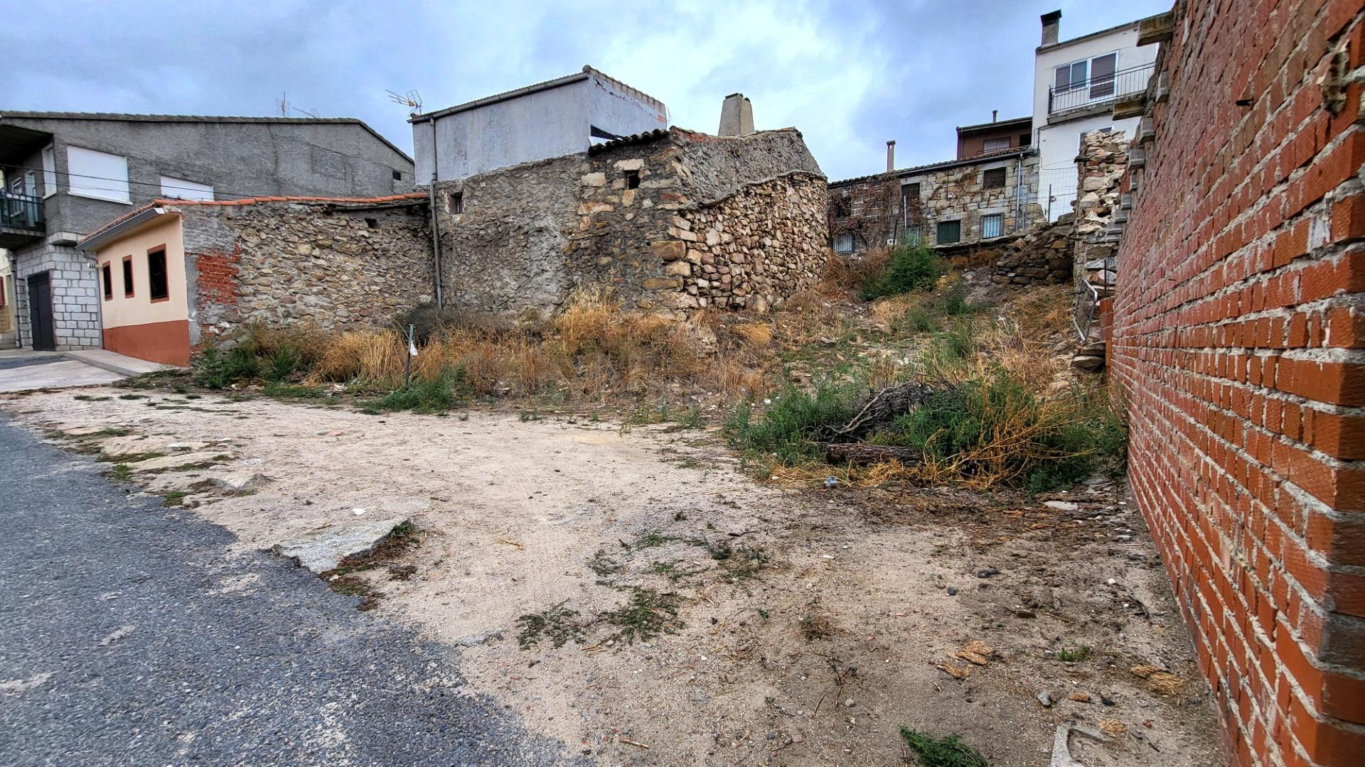 VENTA DE PARCELA URBANA EN EL BARRACO 05110
