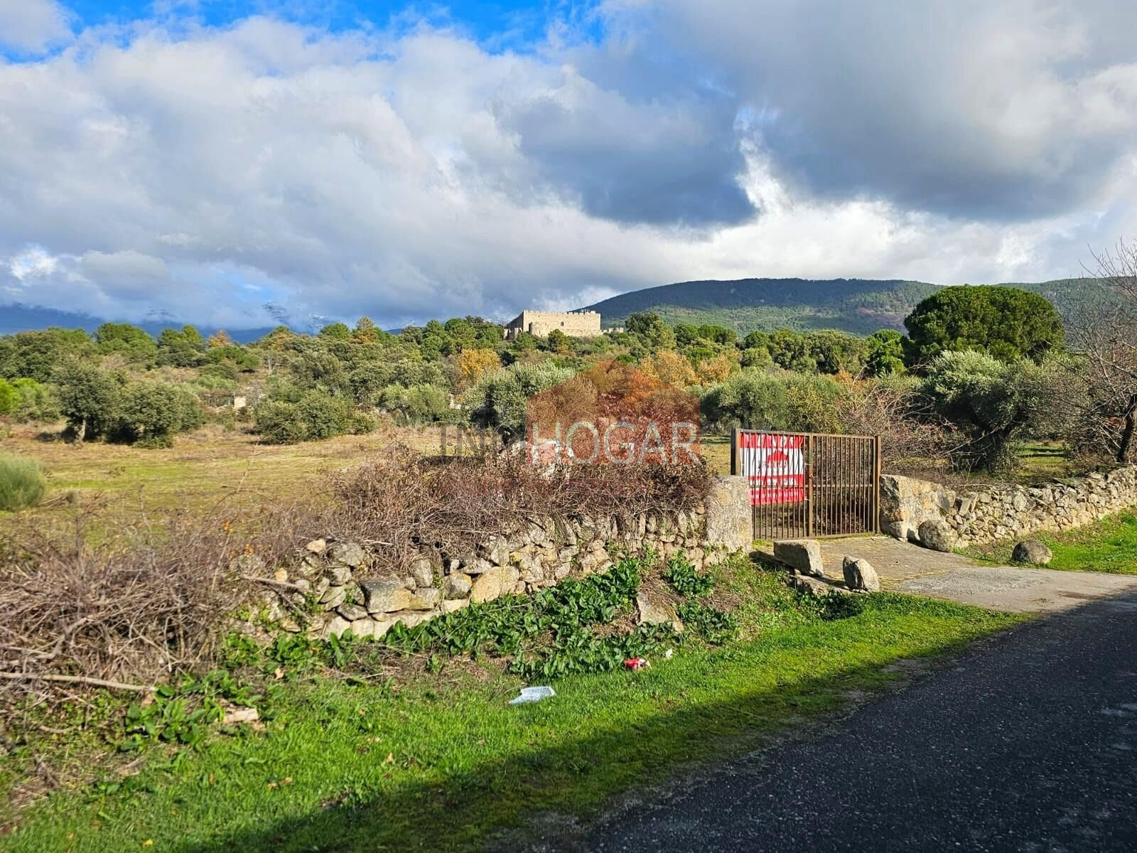 PARCELA EXCLUSIVA DE GRAN POTENCIAL URBANÍSTICO EN UN ENTORNO NATURAL PRIVILEGIADO EN LA ADRADA 05430