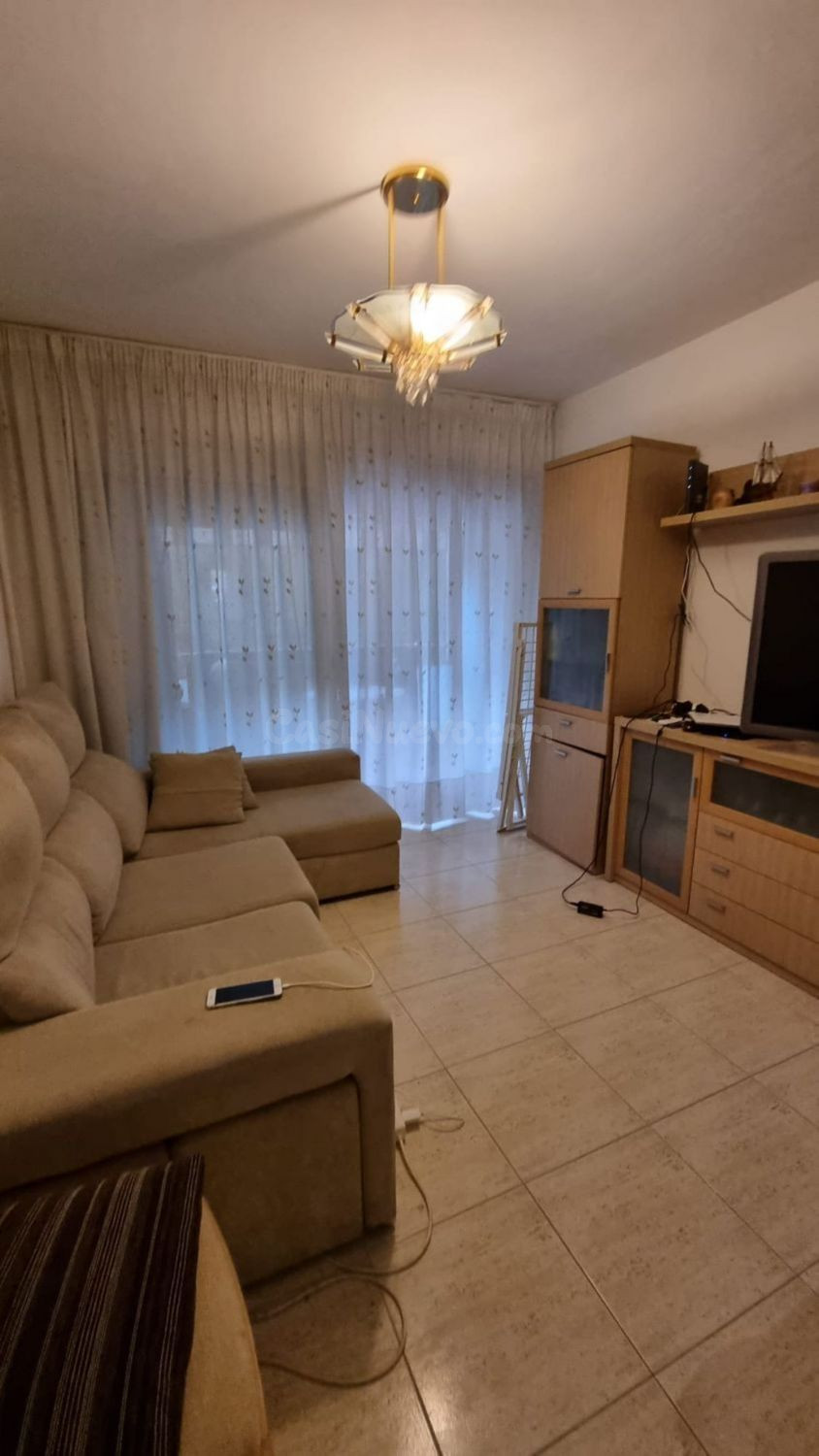 Precioso piso de 2 habitaciones, un baño, cocina, salón y ba - foto 3
