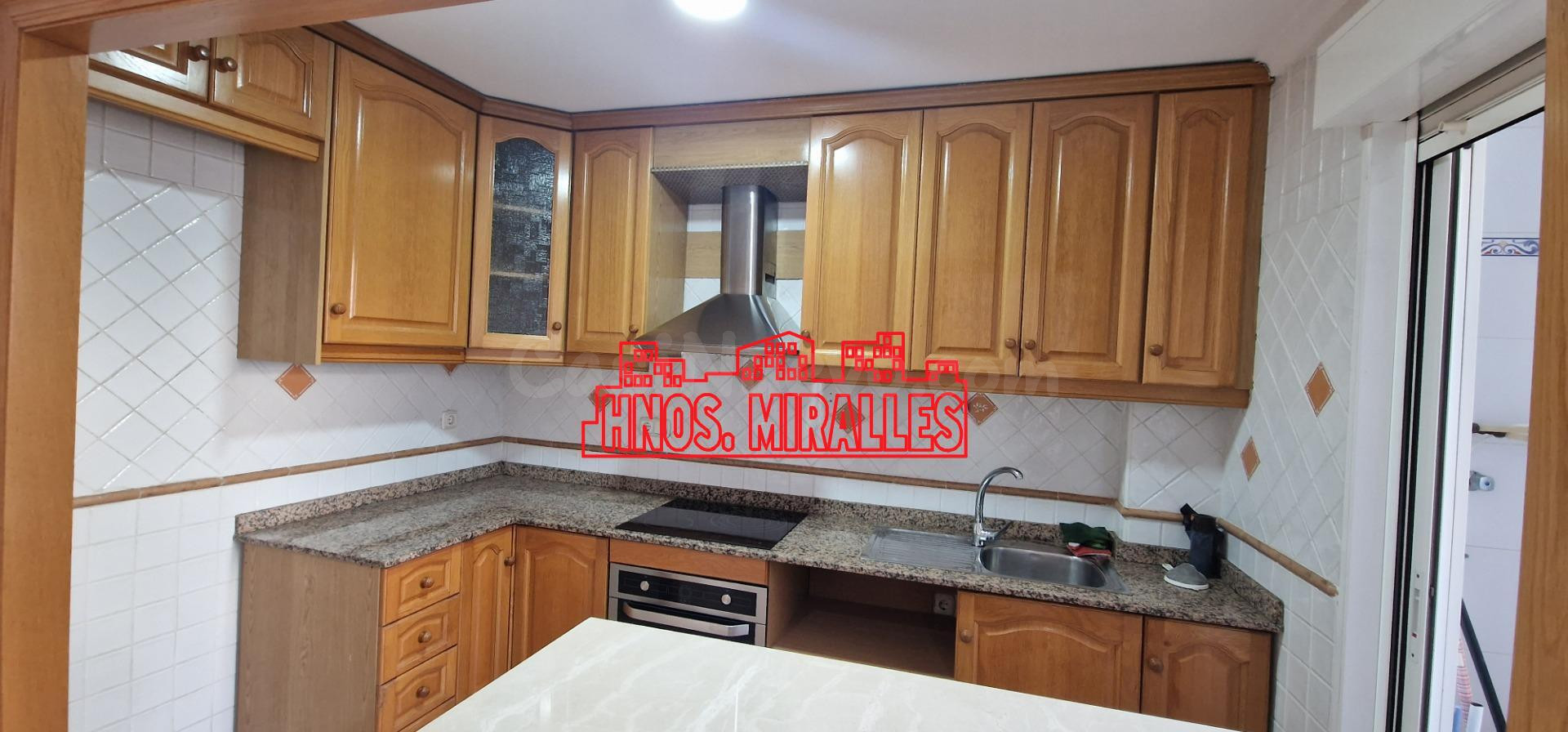 ¡¡ INTERESANTE PISO CON ASCENSOR UNO POR PLANTA Y SOLO TRES PISO EN TOTAL!!