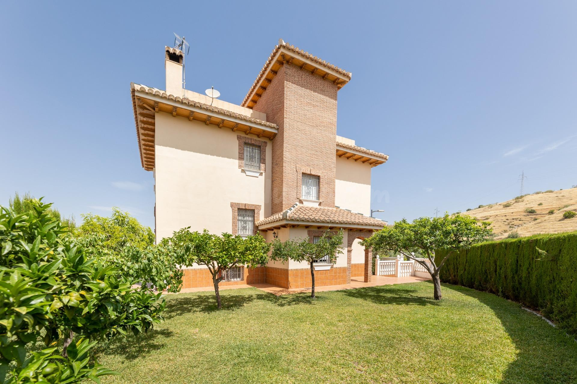 🏡 Espectacular Chalet a 10 Minutos del Centro de Granada - foto 2
