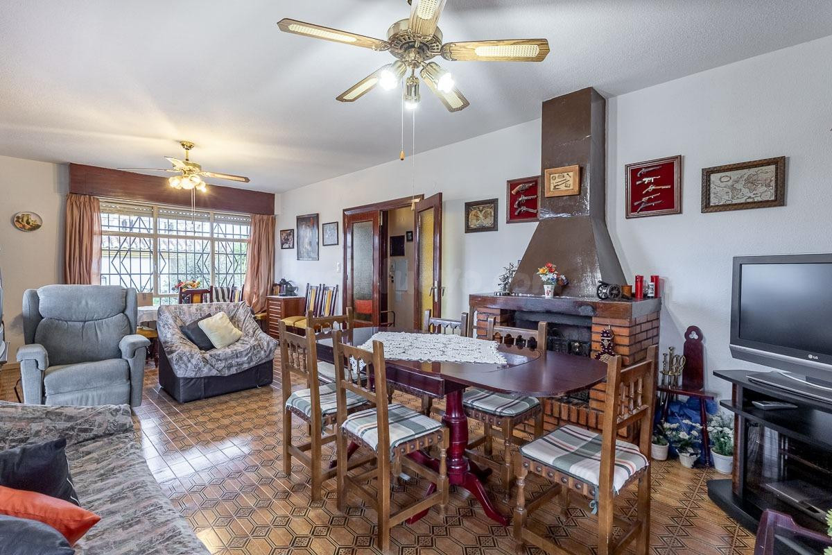 Gran casa con parcela y piscina en Cájar